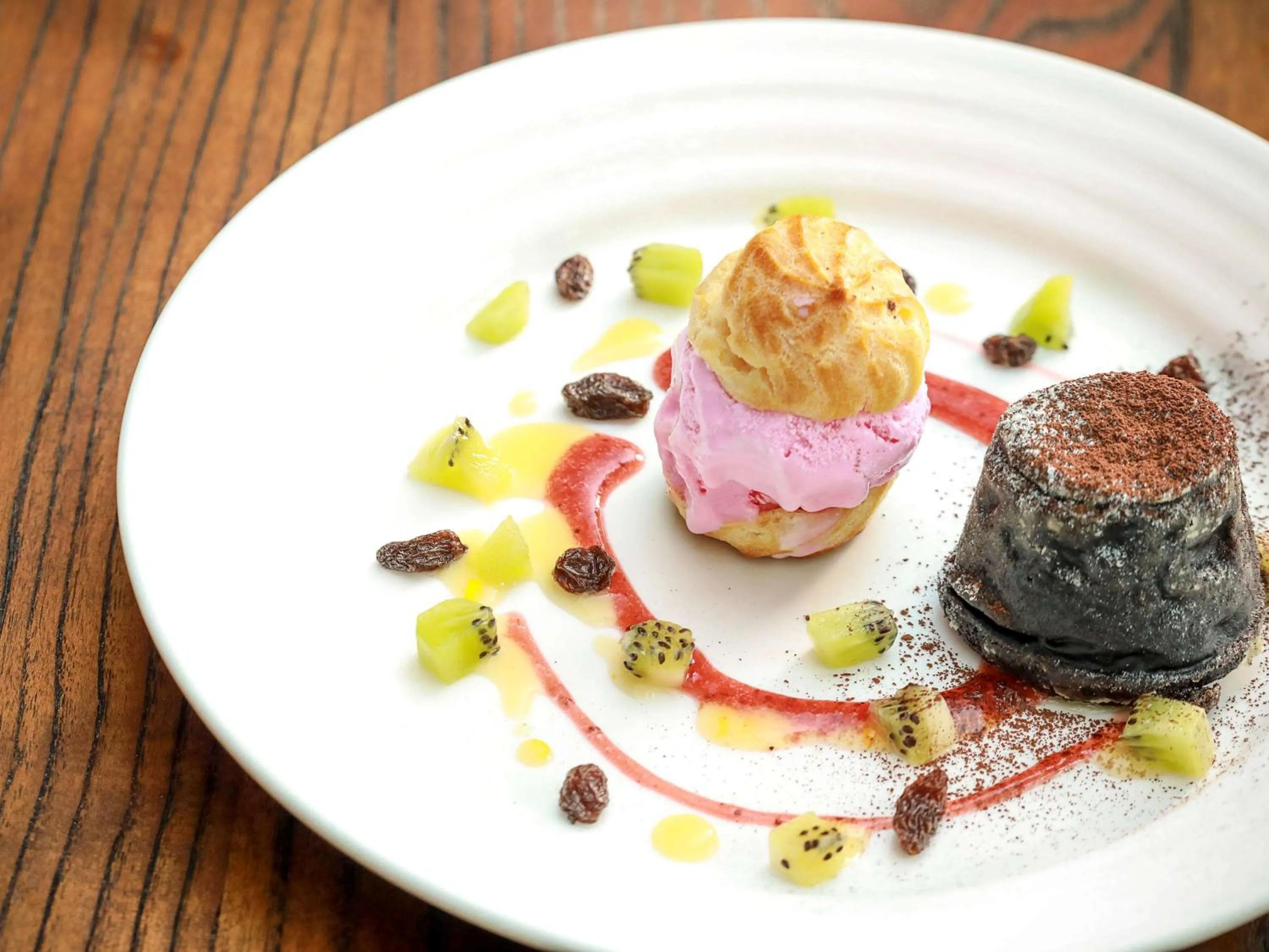 Lounge or bar, Food in Novotel Surabaya Hotel