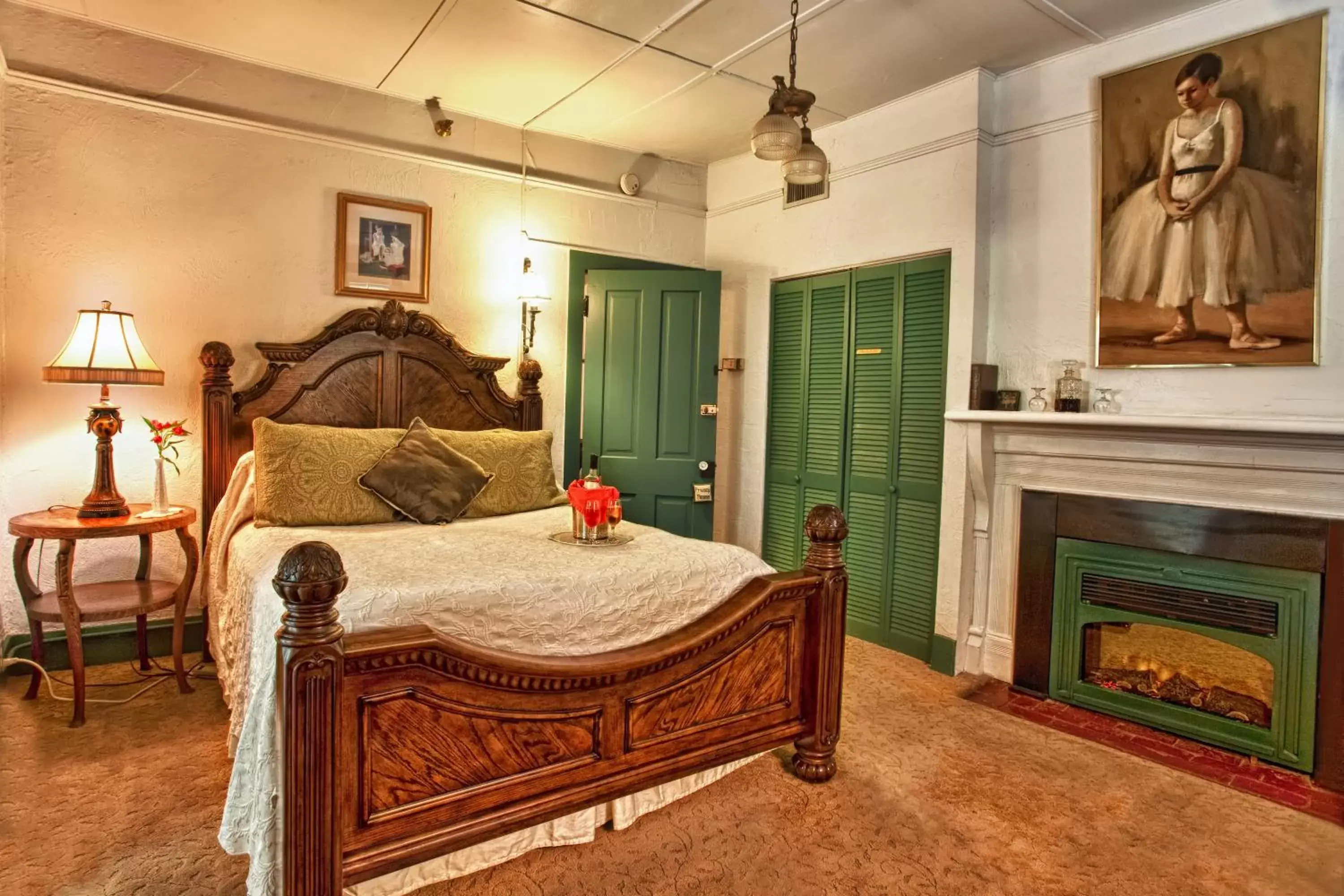 Deluxe Queen Room in St. Francis Inn - Saint Augustine Deluxe Queen Room in St. Francis Inn - Saint Augustine