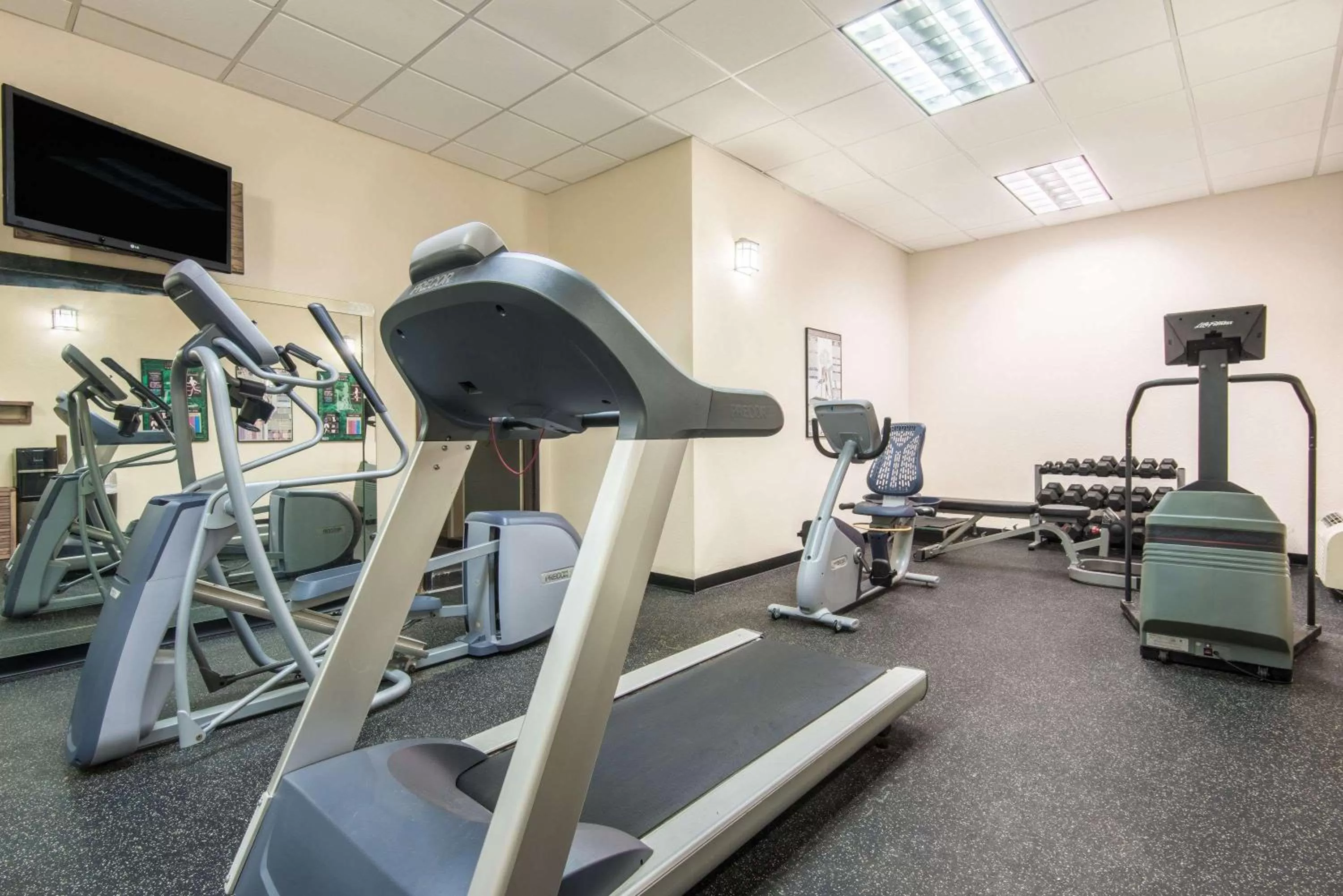 Photo of the whole room in Days Inn by Wyndham Altus