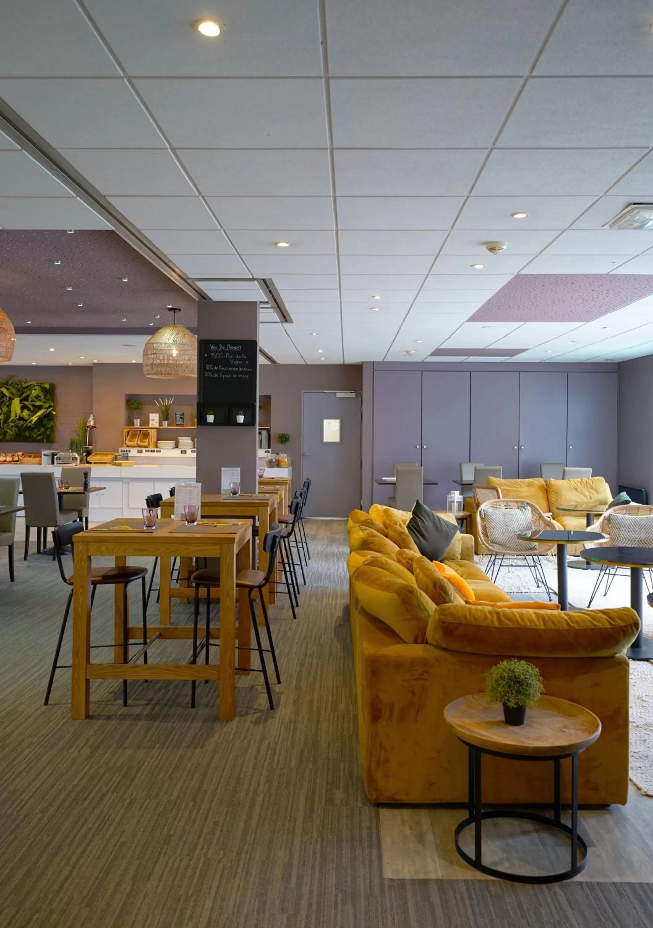 Restaurant/places to eat in Hôtel Best Western The Wish Versailles