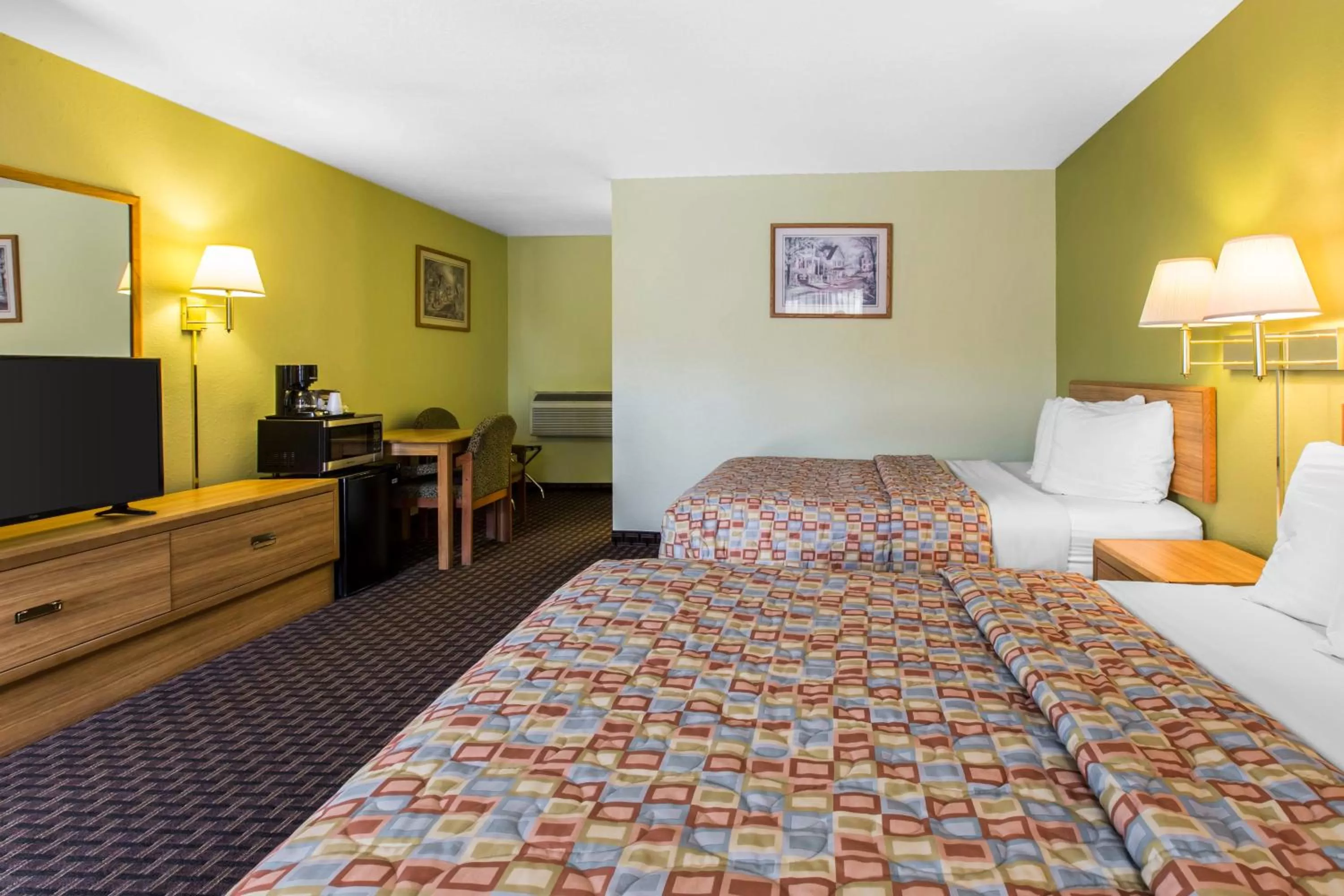 Bed in Rodeway Inn Gunnison - Crested Butte