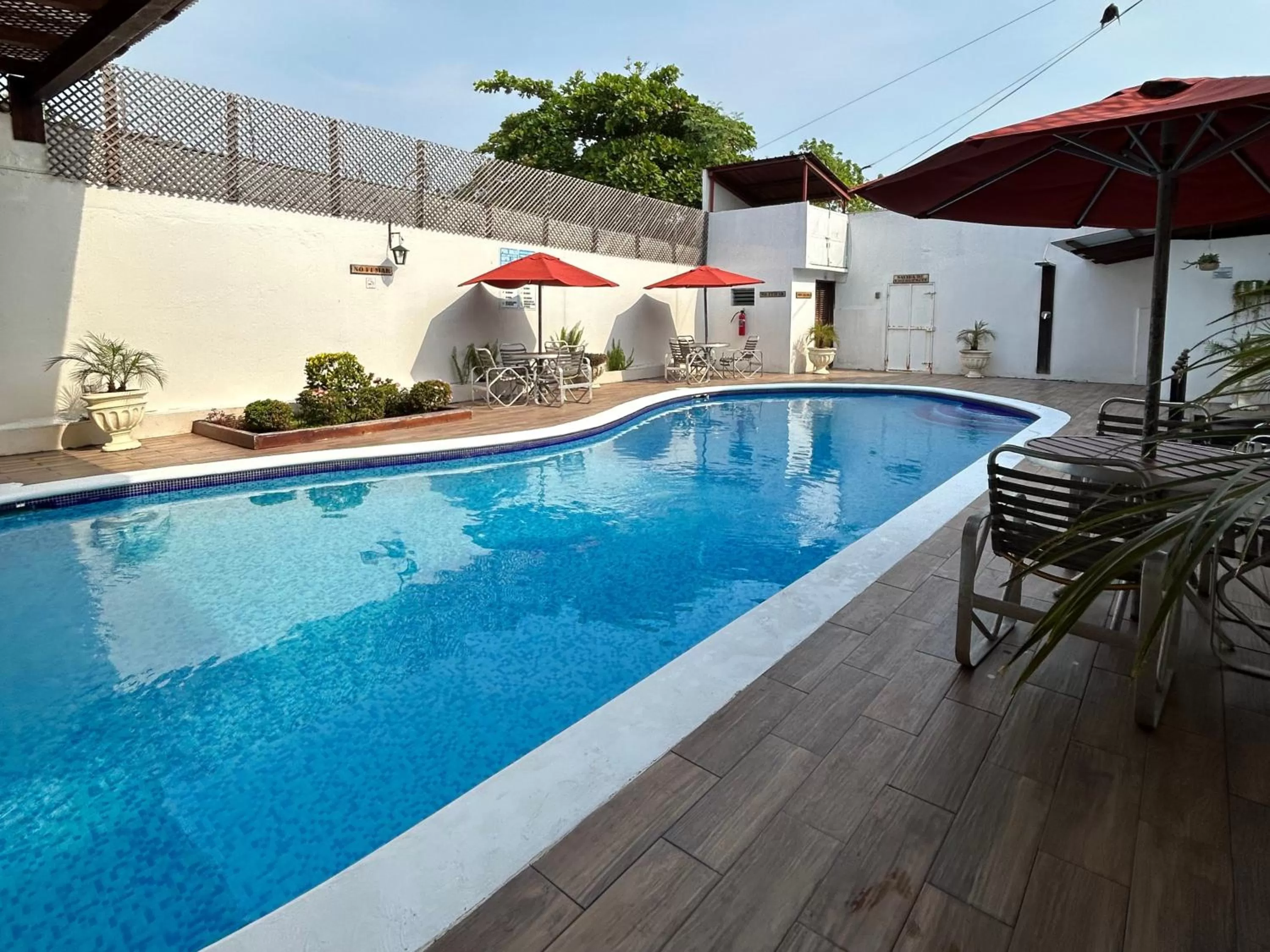 Swimming pool in Hotel del Patio