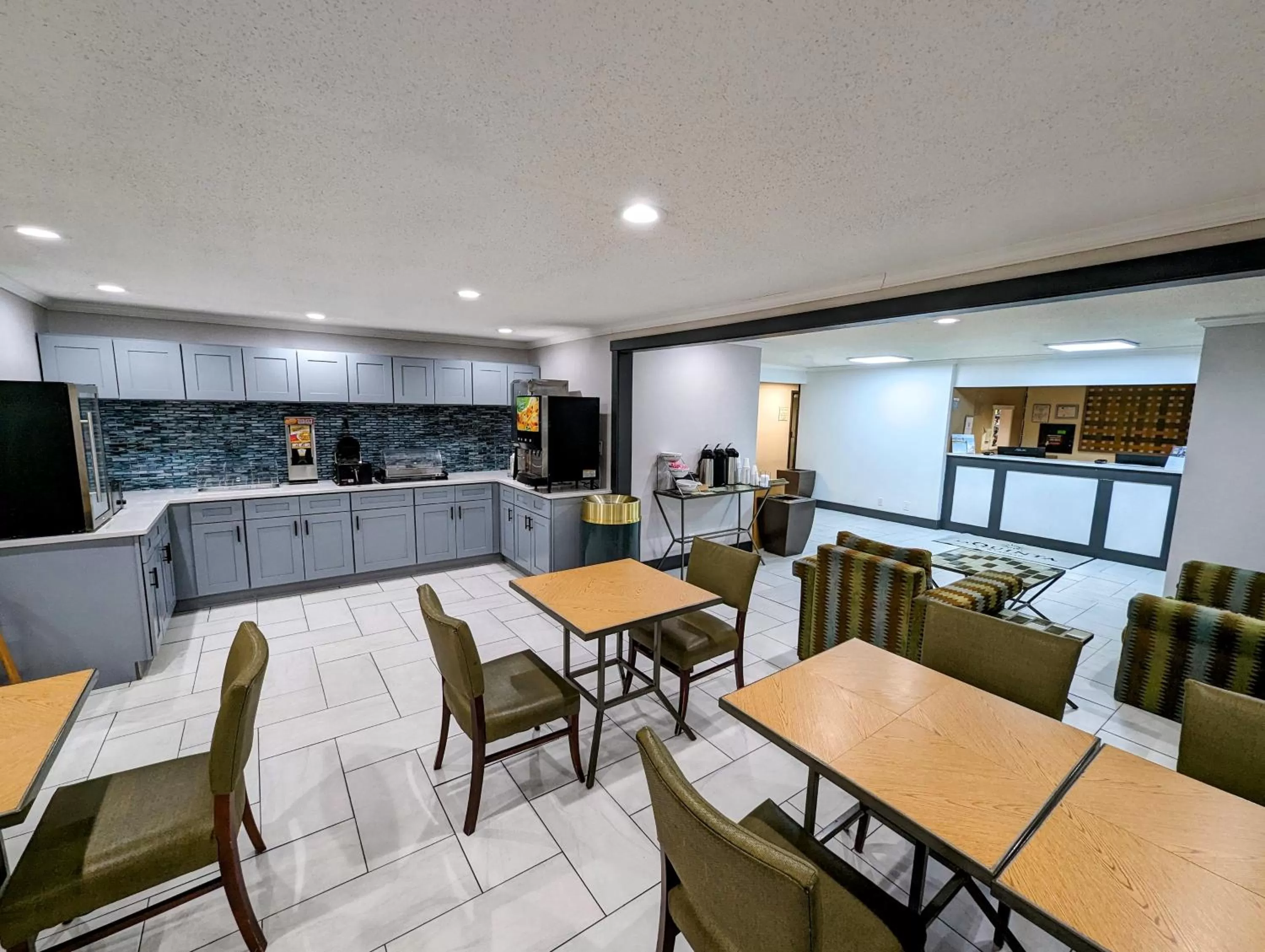 Lobby or reception in La Quinta Inn by Wyndham Chicago Willowbrook