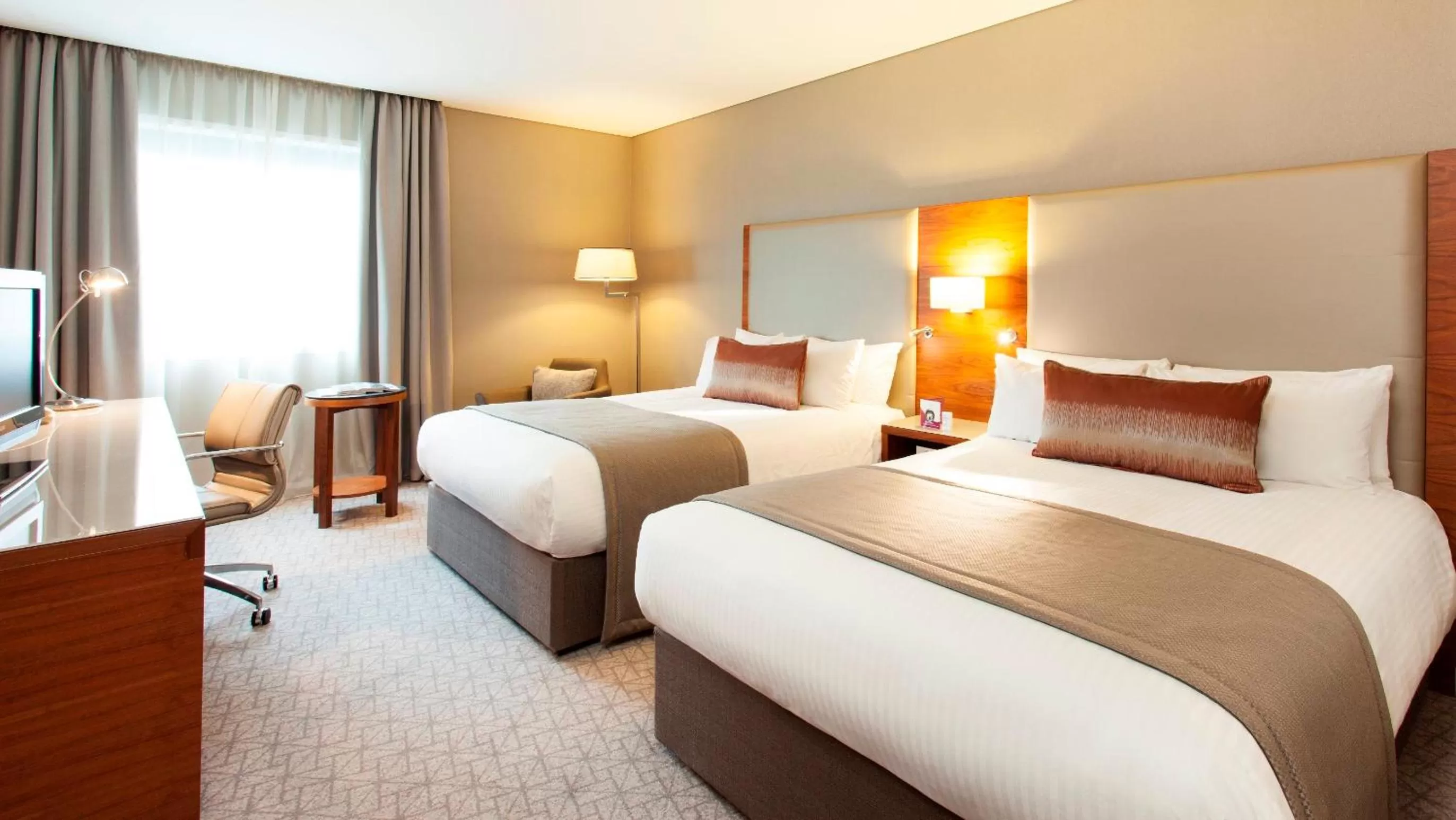 Photo of the whole room, Bed in Crowne Plaza London - Docklands by IHG
