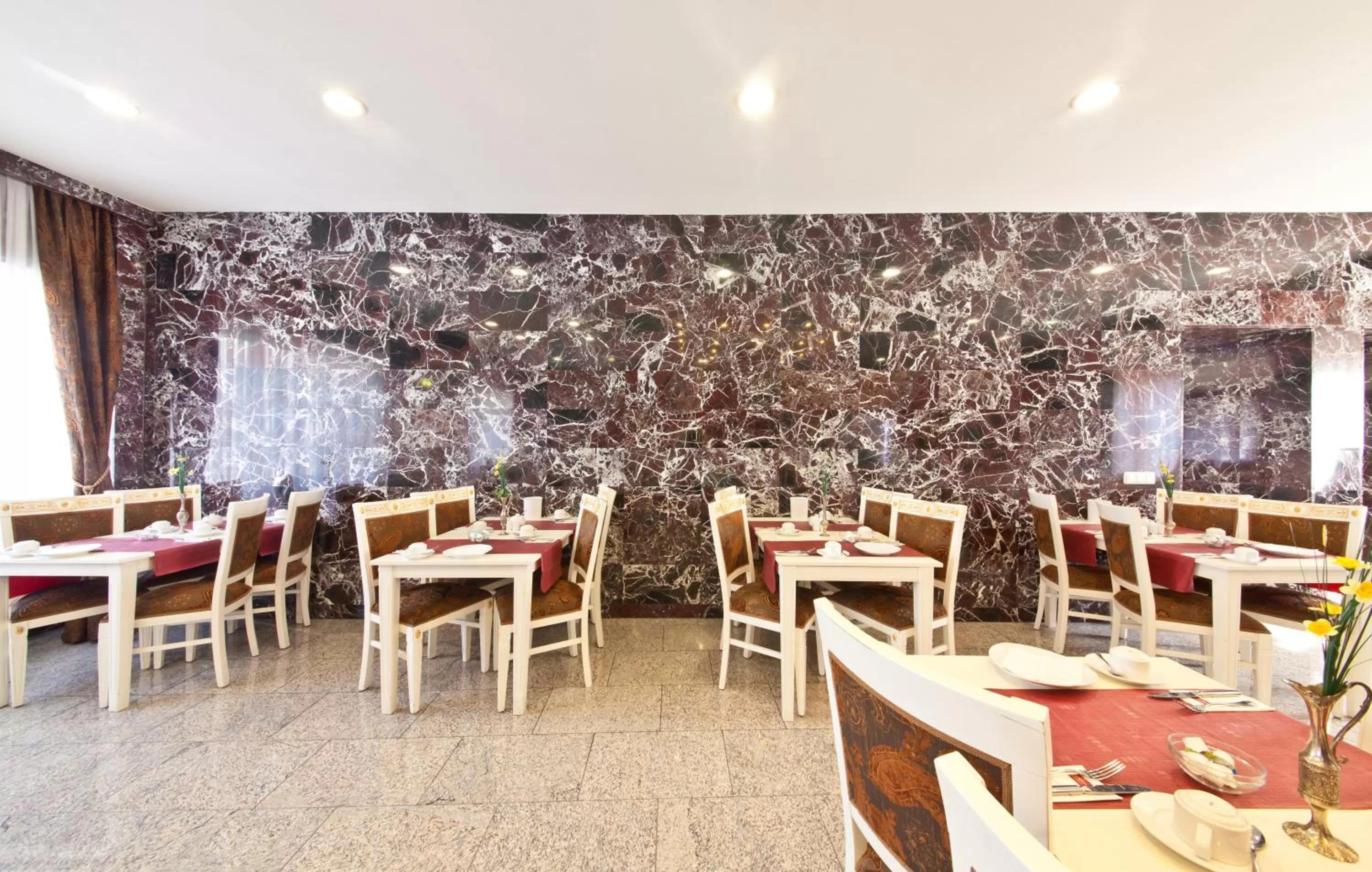 Restaurant/places to eat in Hotel Unique Dortmund Hauptbahnhof