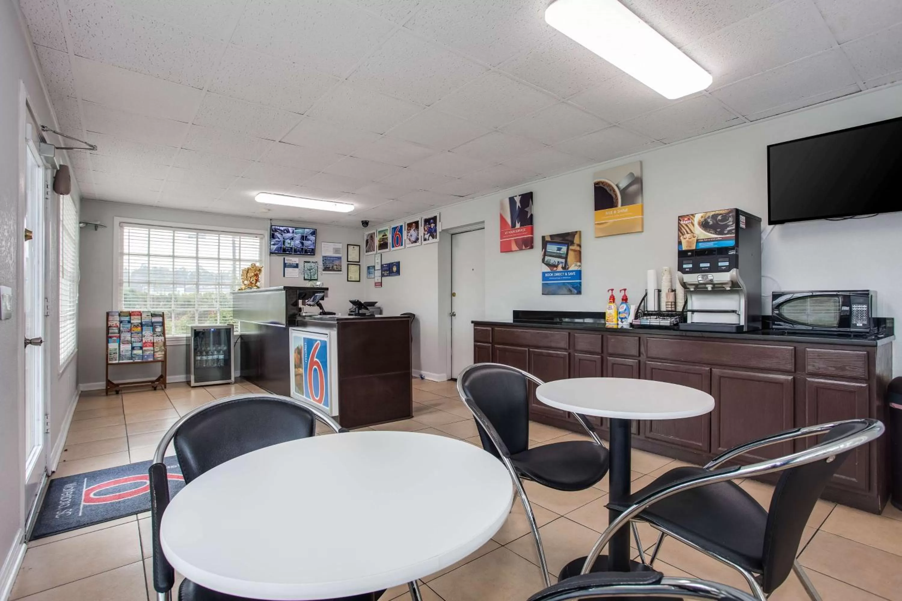 Lobby or reception in Motel 6-Walterboro, SC