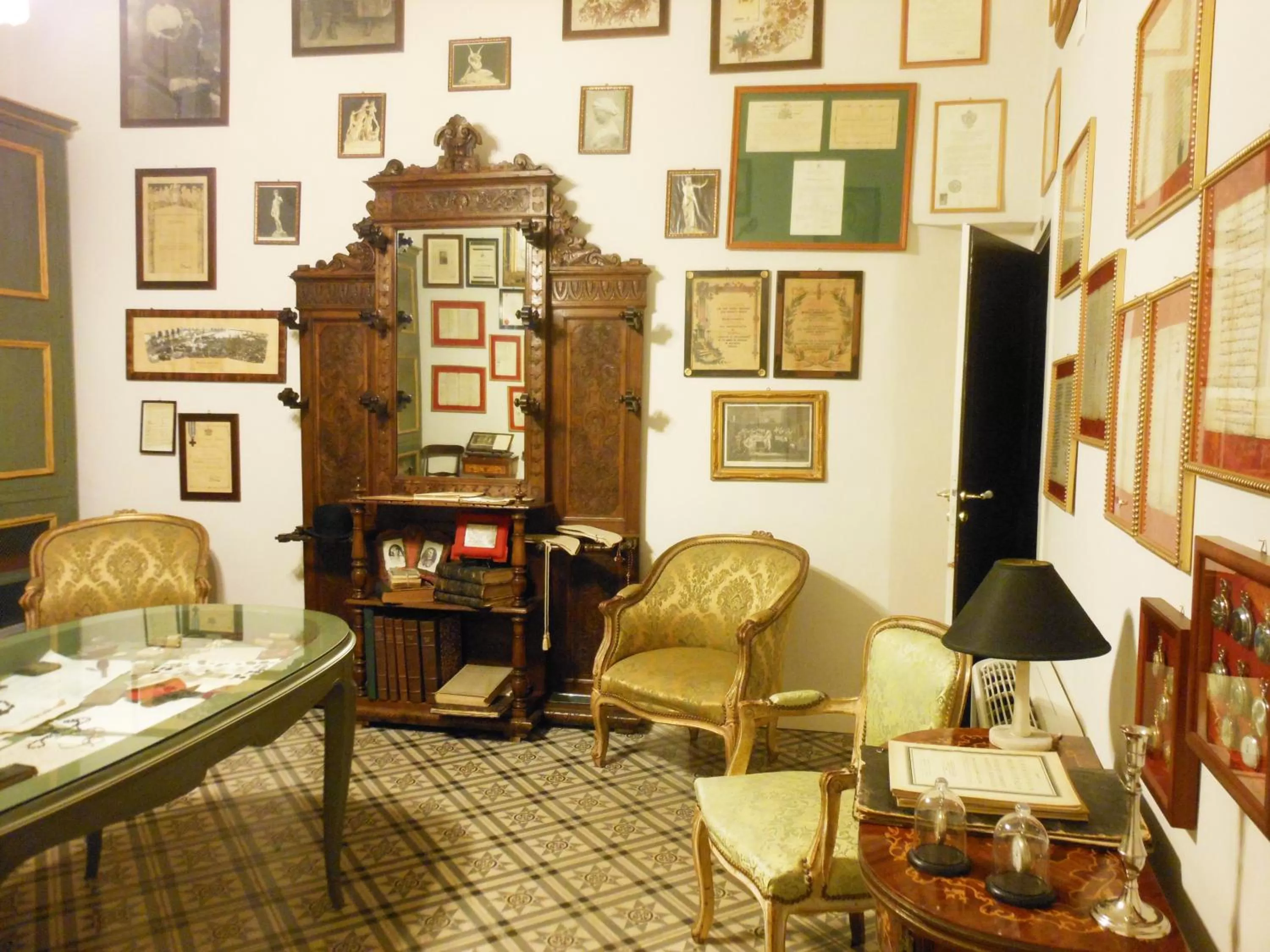 Library in Palazzo Antica Via Appia