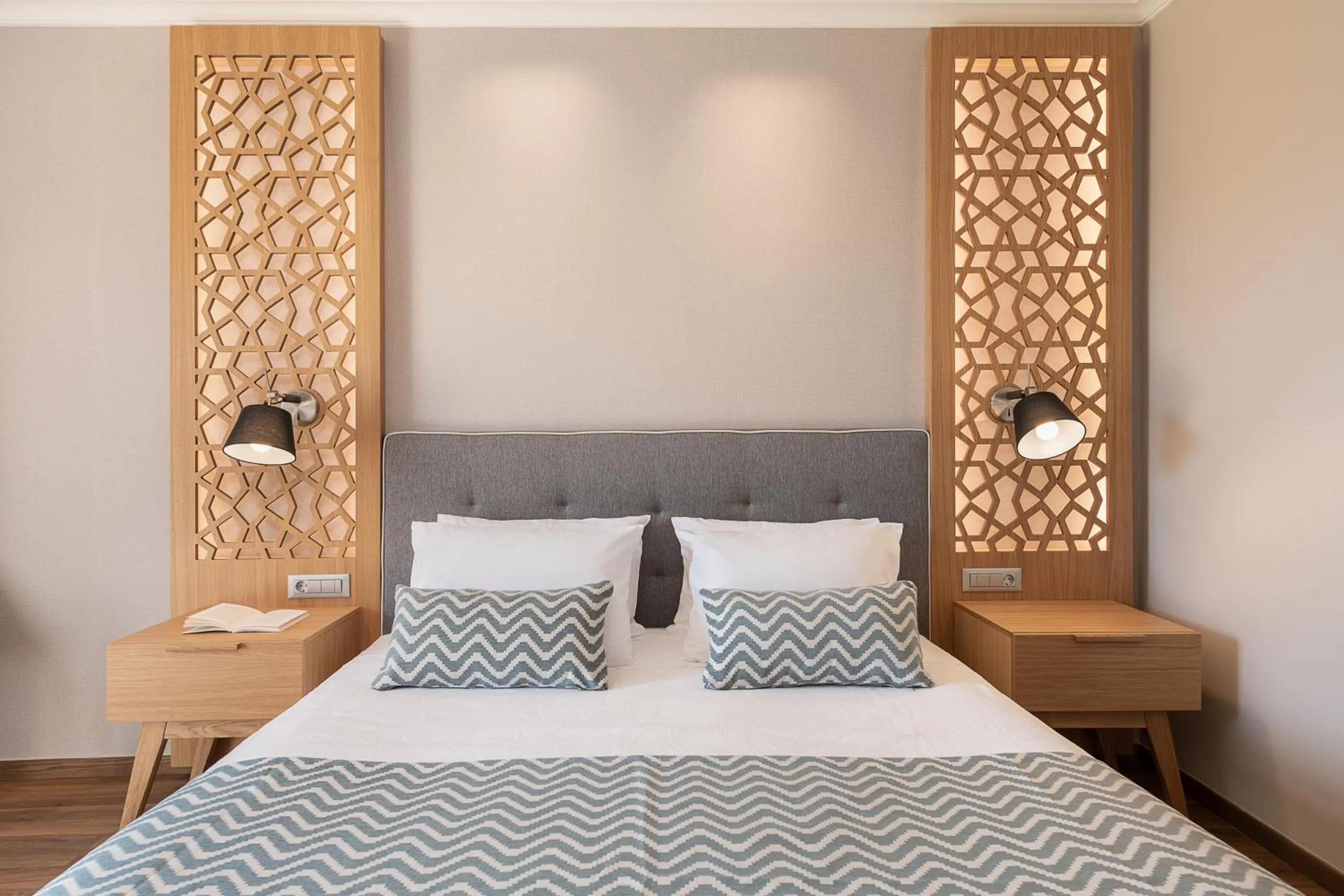 Bedroom, Bed in Pilot Beach Resort