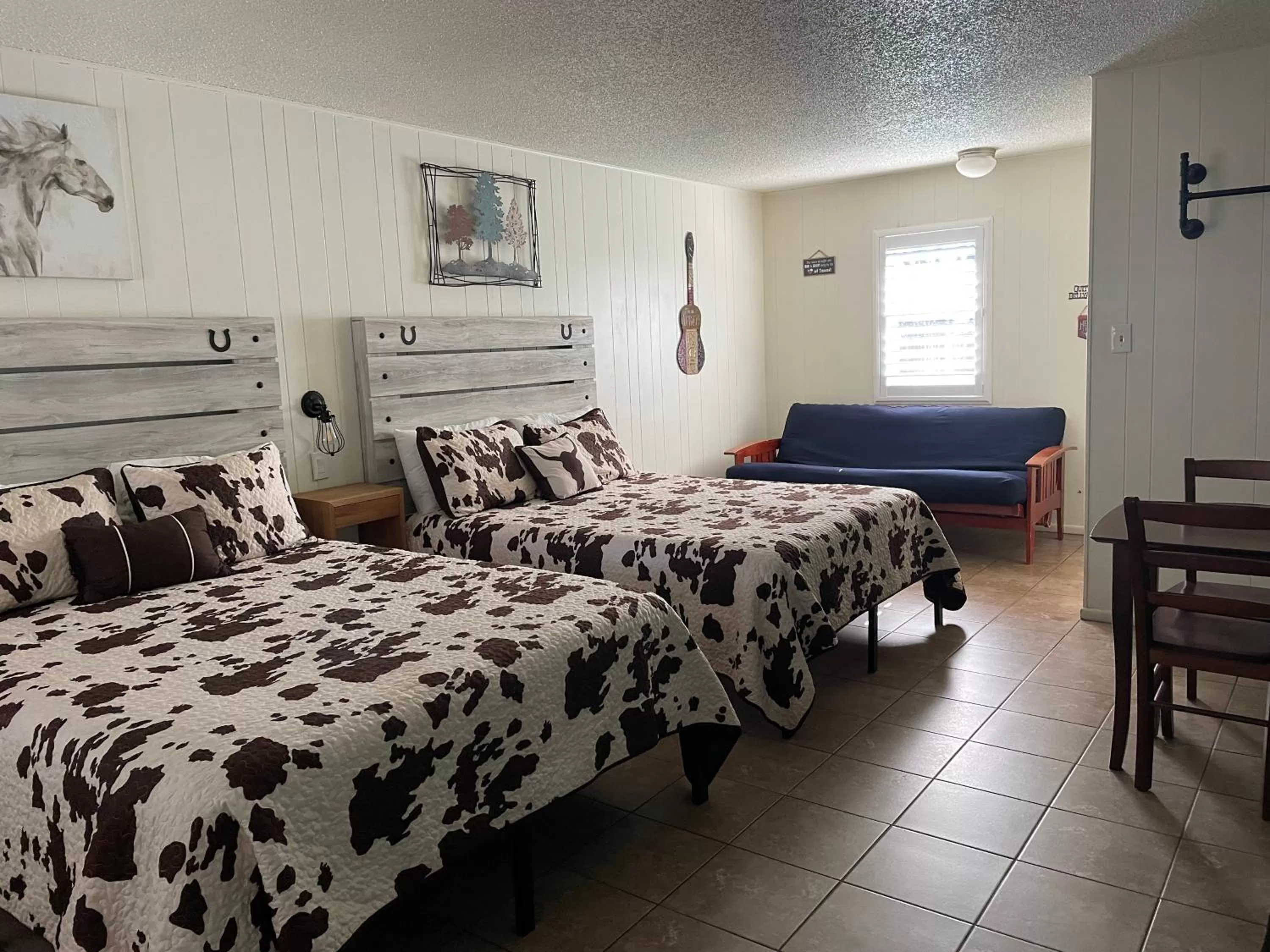 Bed in Horseshoe Riverside Lodge