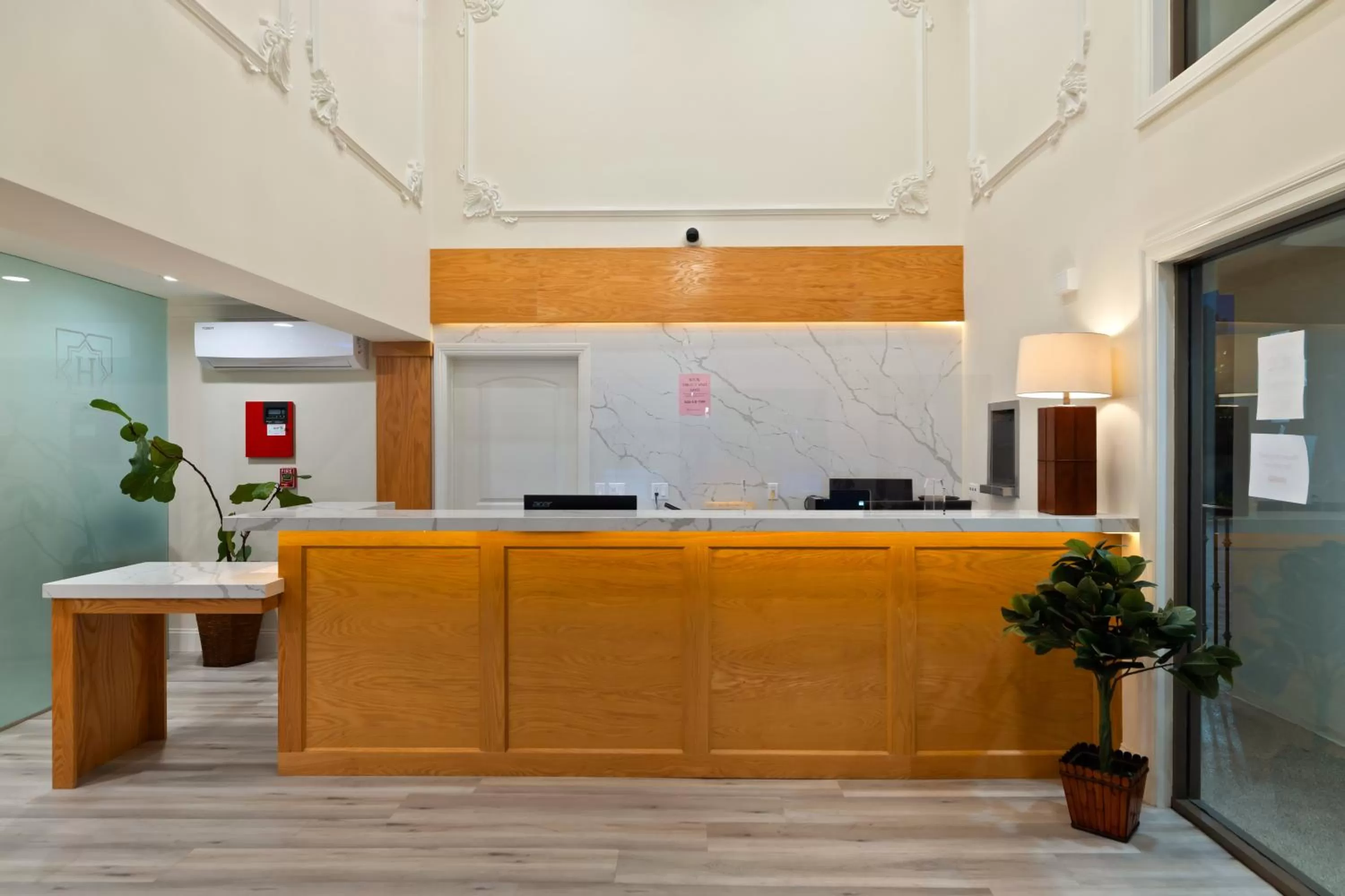 Lobby or reception in Hotel Huntington