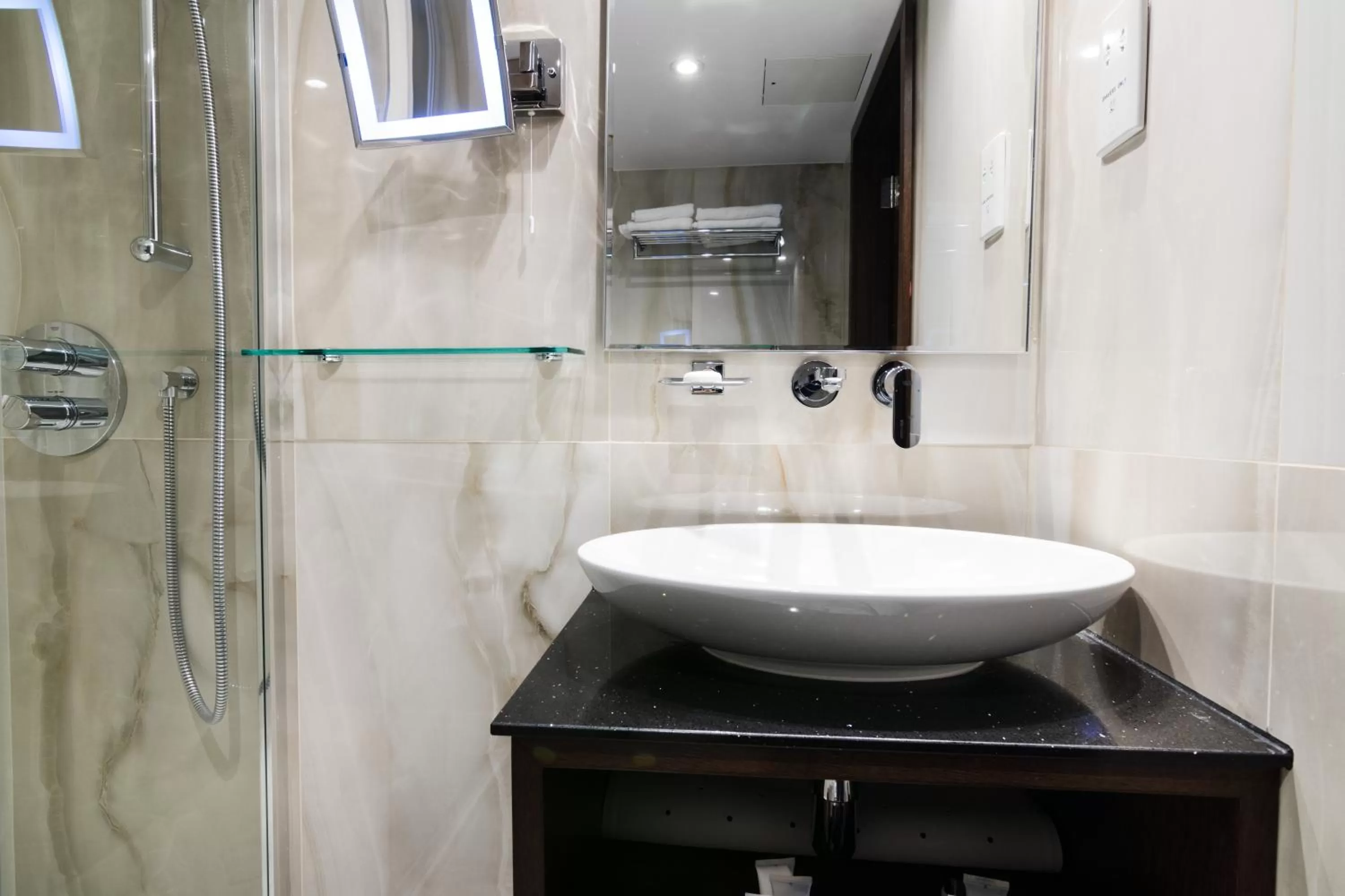 Shower in Montcalm Chilworth Townhouse, Paddington