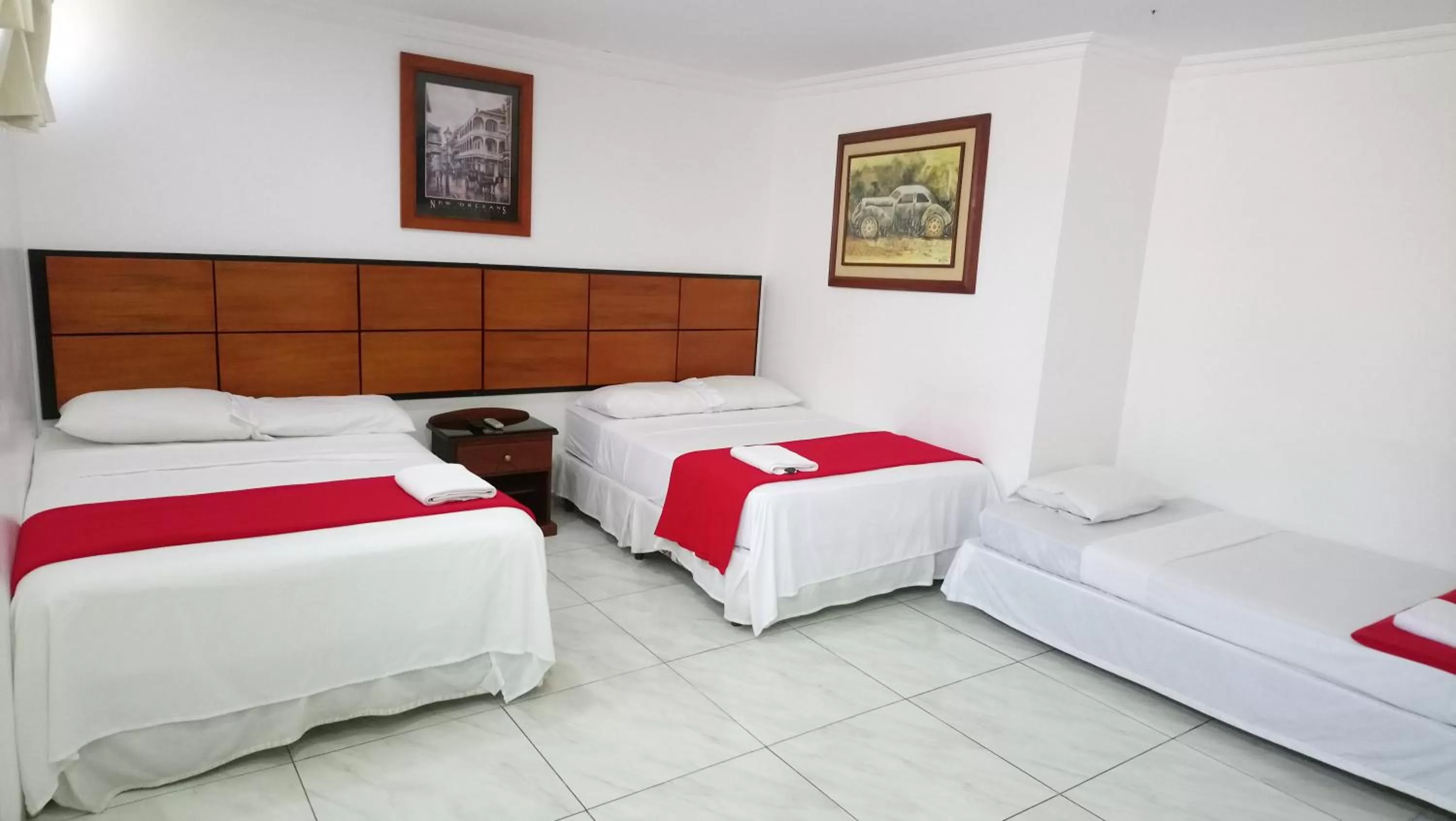 Photo of the whole room, Bed in Hotel Apart Guayaquil Aeropuerto
