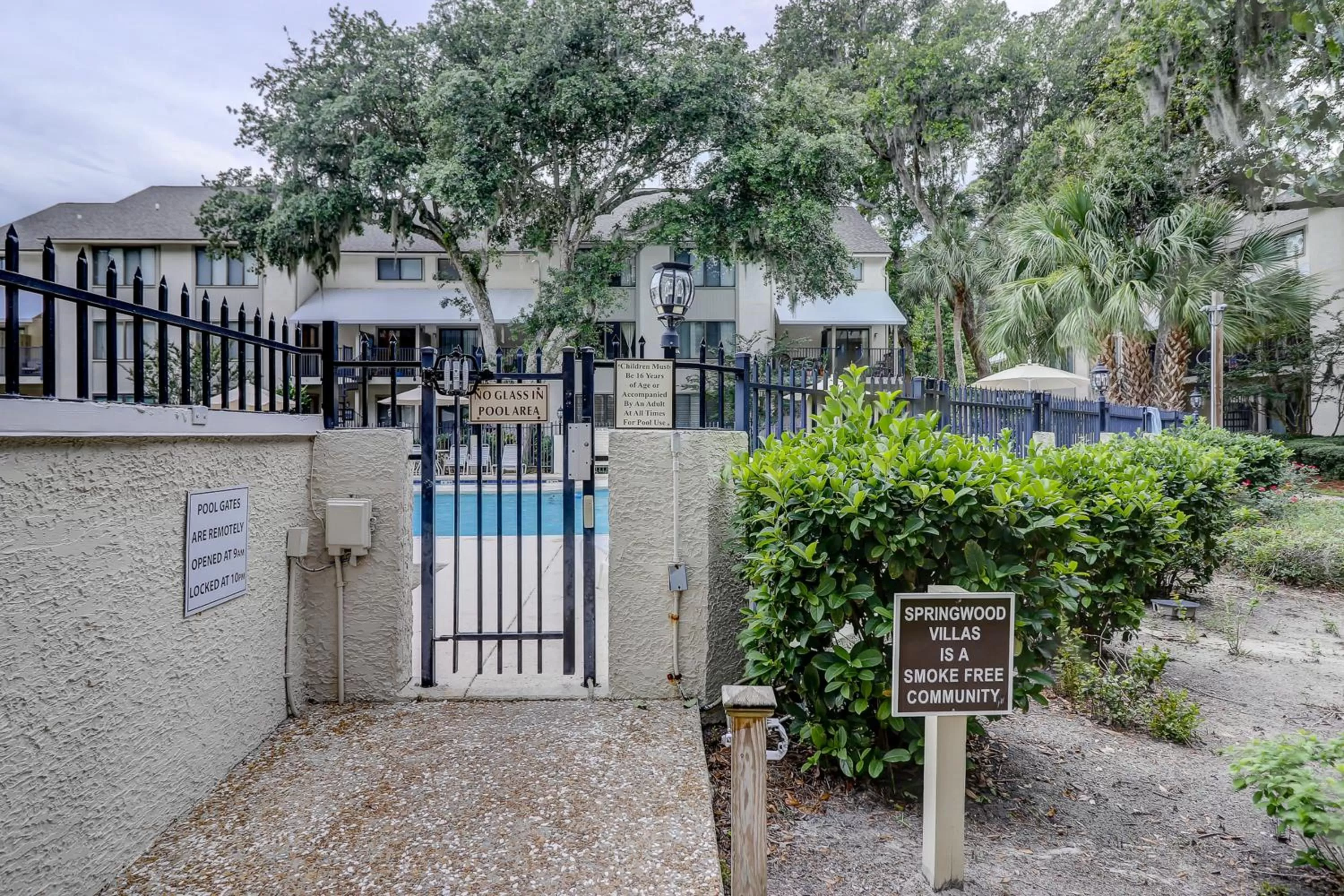Pool View in Springwood Villas 14