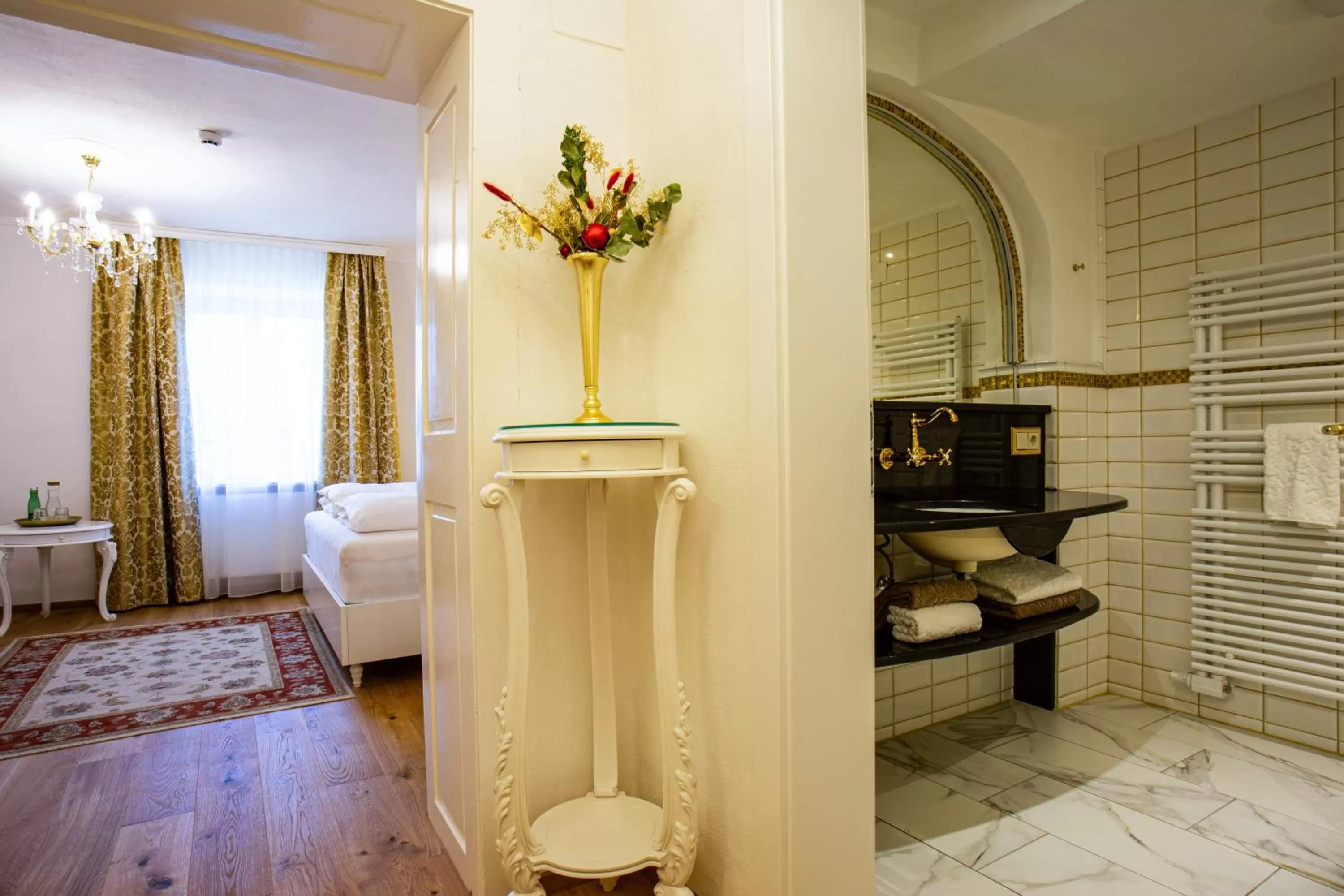 Photo of the whole room, Bed in Gasthof Lend-Platzl