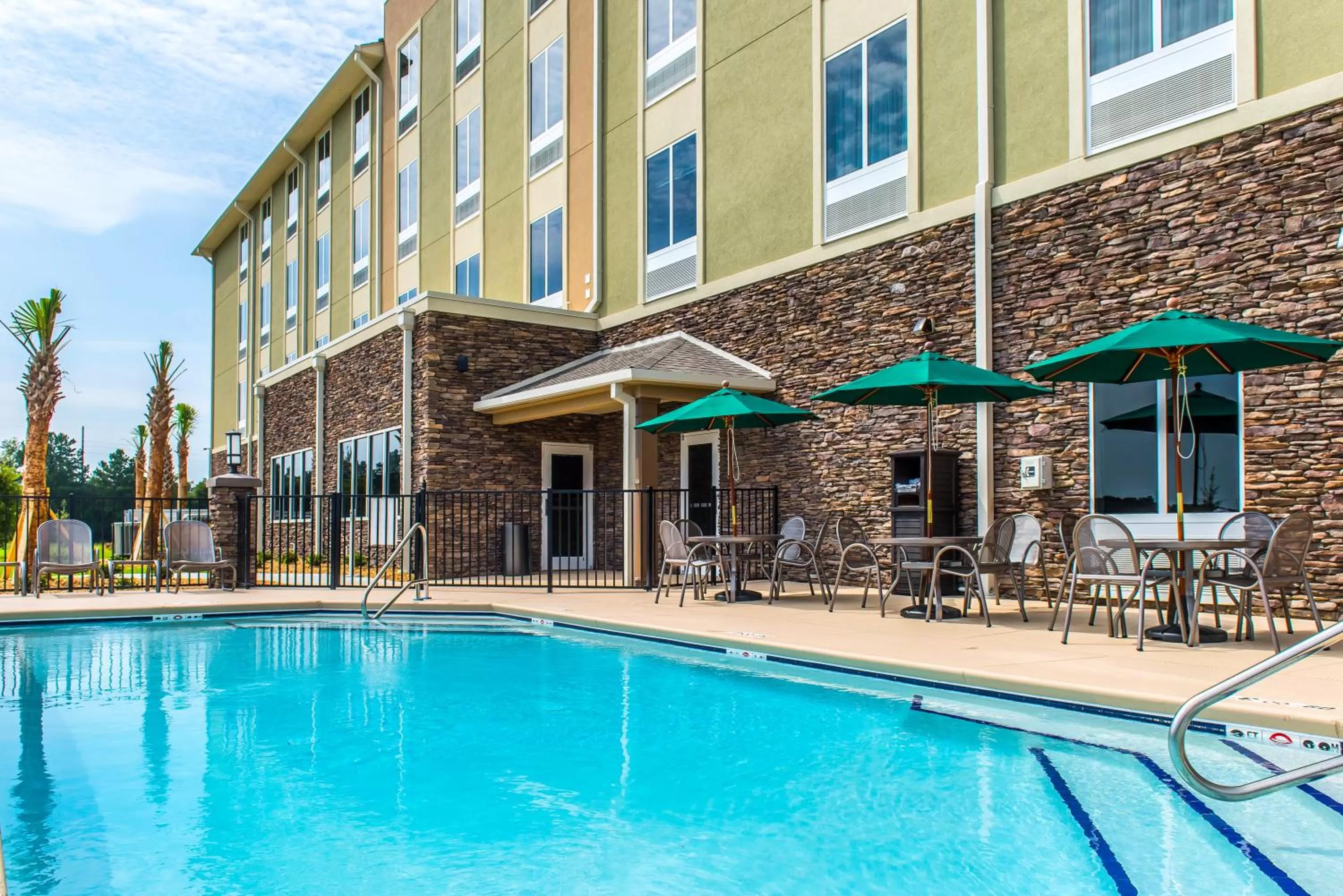 Property building in Comfort Inn & Suites Valdosta I-75