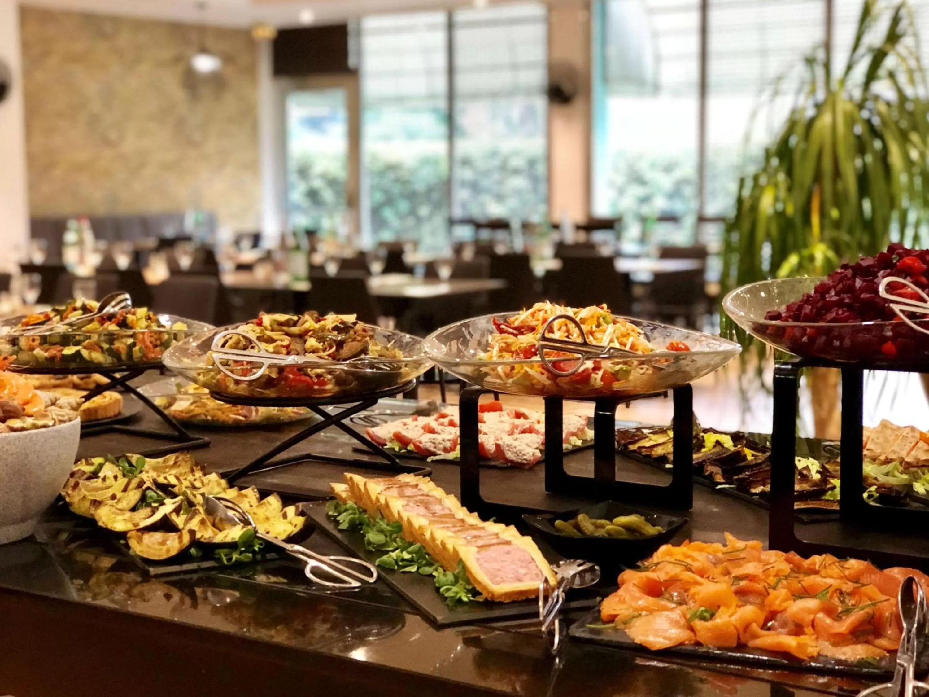 Restaurant/places to eat in Hotel Inn Paris CDG Airport