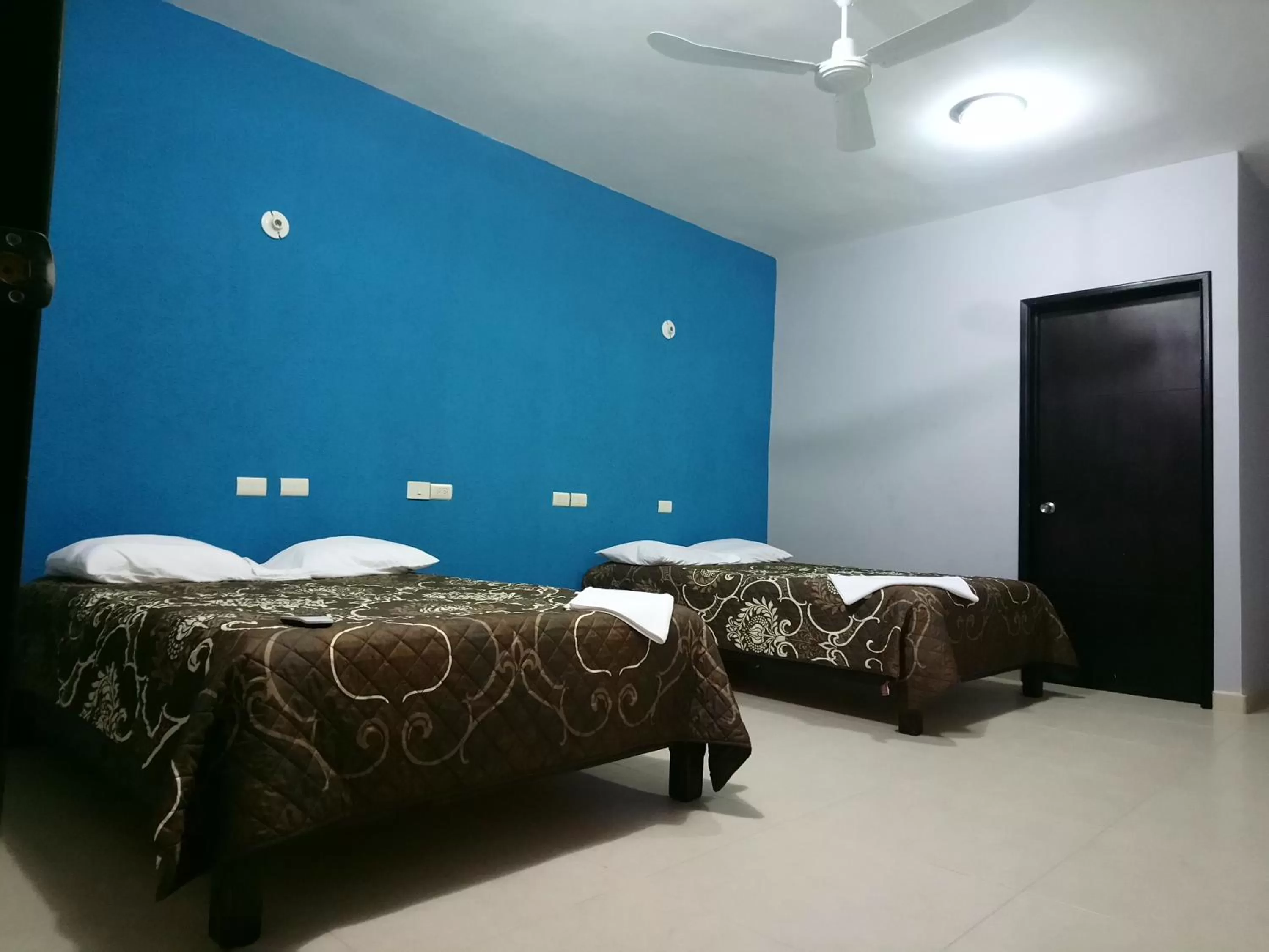 Photo of the whole room, Bed in Hotel Popeye