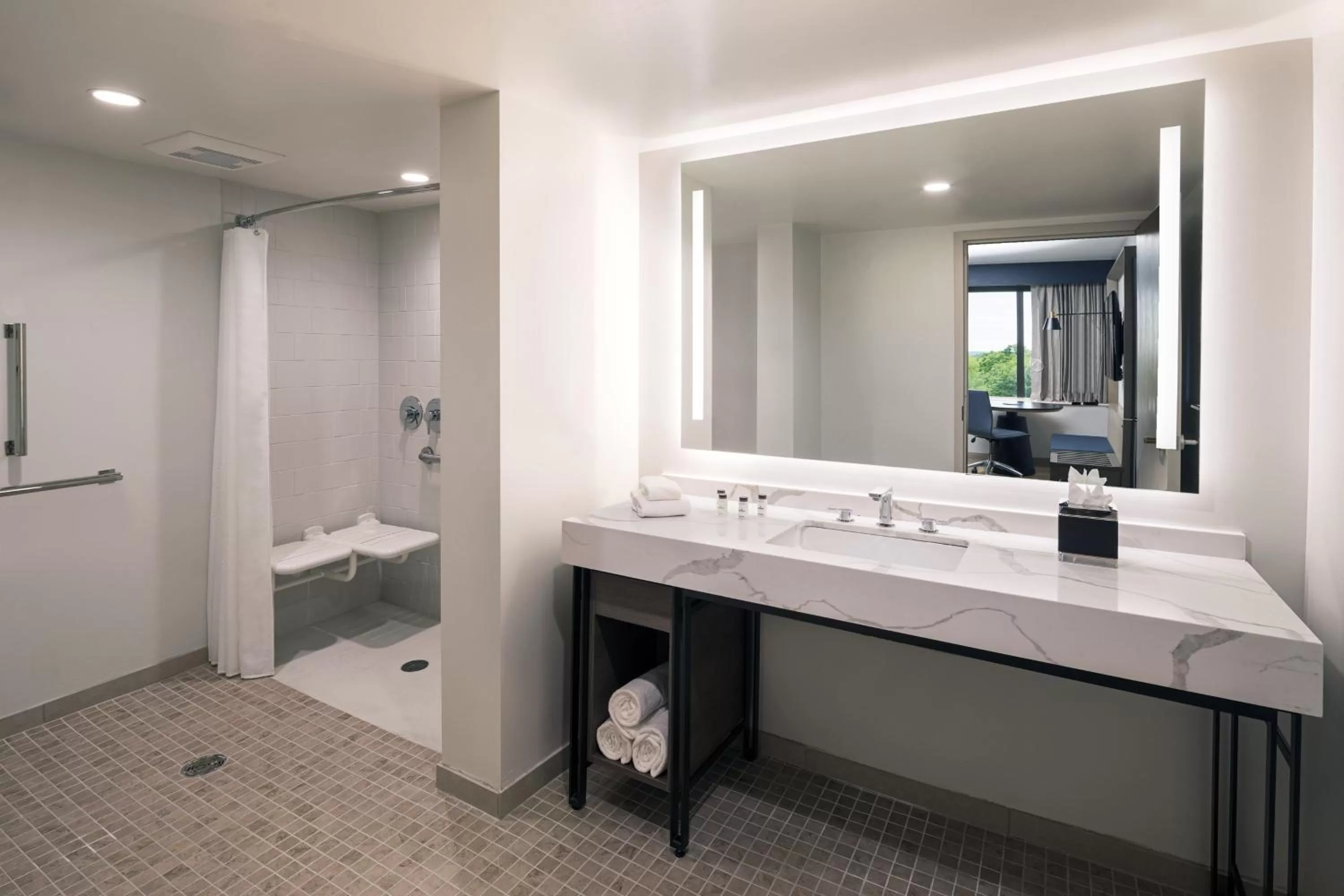 Bathroom in Portland Sheraton at Sable Oaks