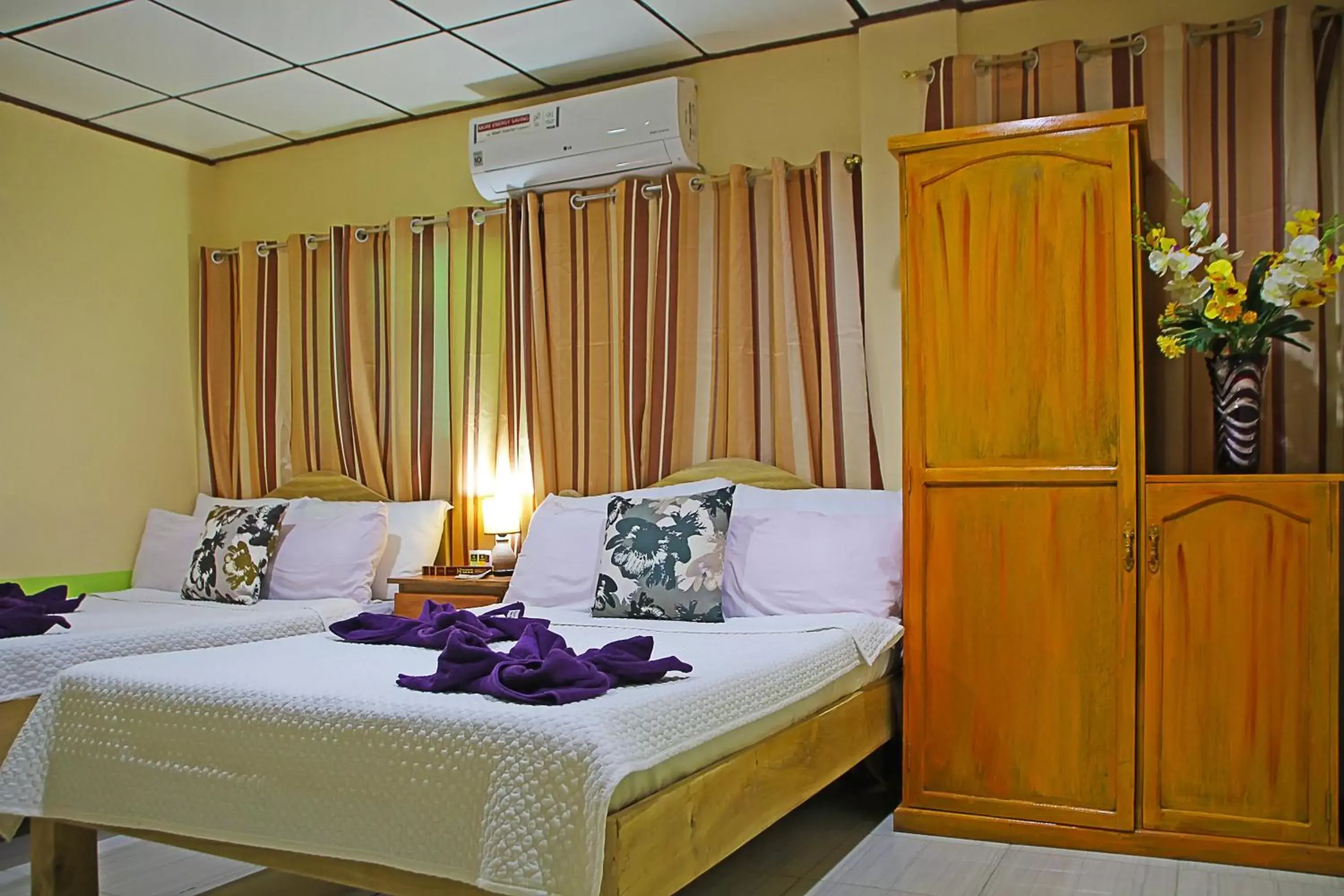 Family Room with Private Bathroom in Hwan Dynasty Suite Family Room with Private Bathroom in Hwan Dynasty Suite