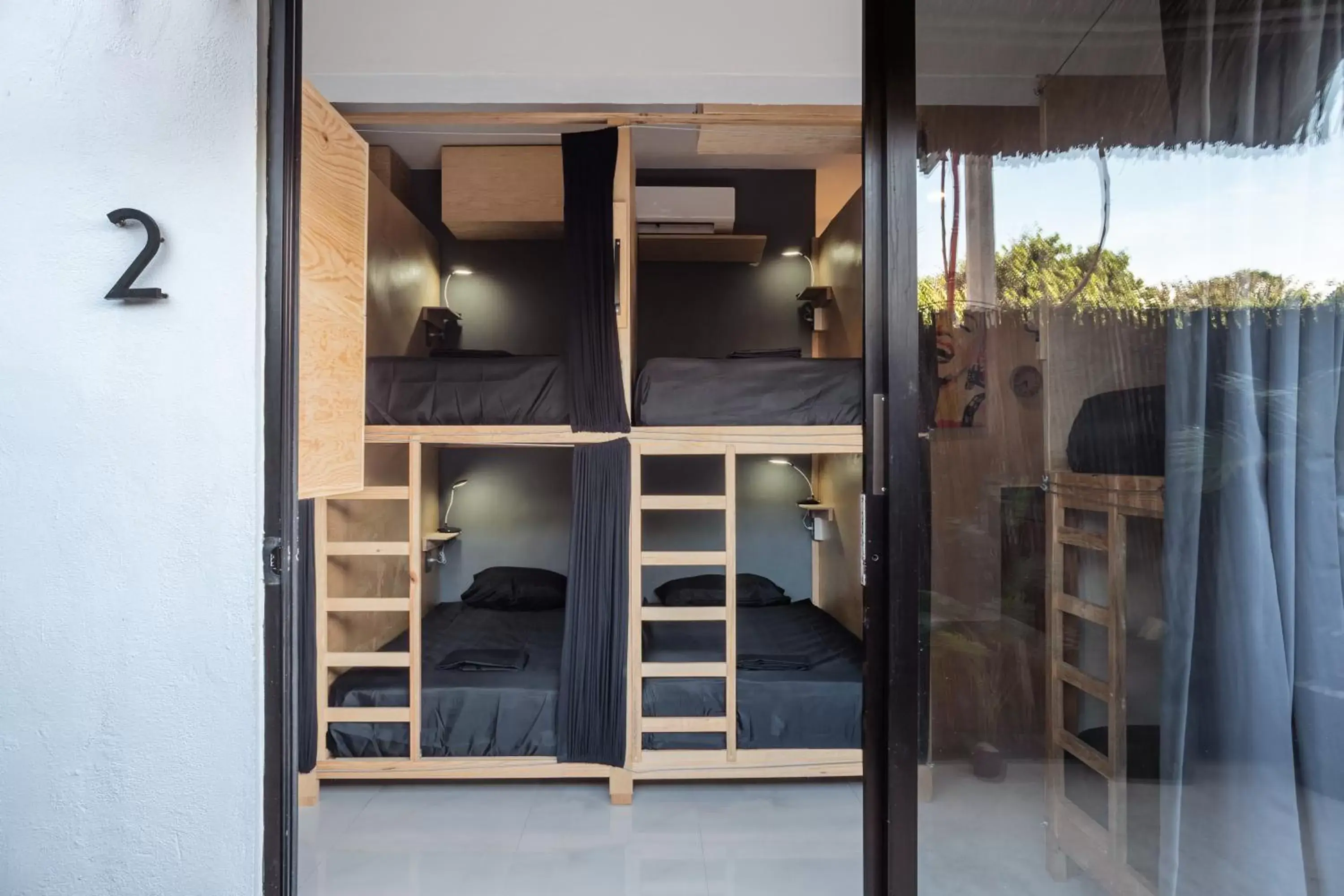 Bed in 8-Bed Female Dormitory Room in Maui hostel playa del carmen Bed in 8-Bed Female Dormitory Room in Maui hostel playa del carmen