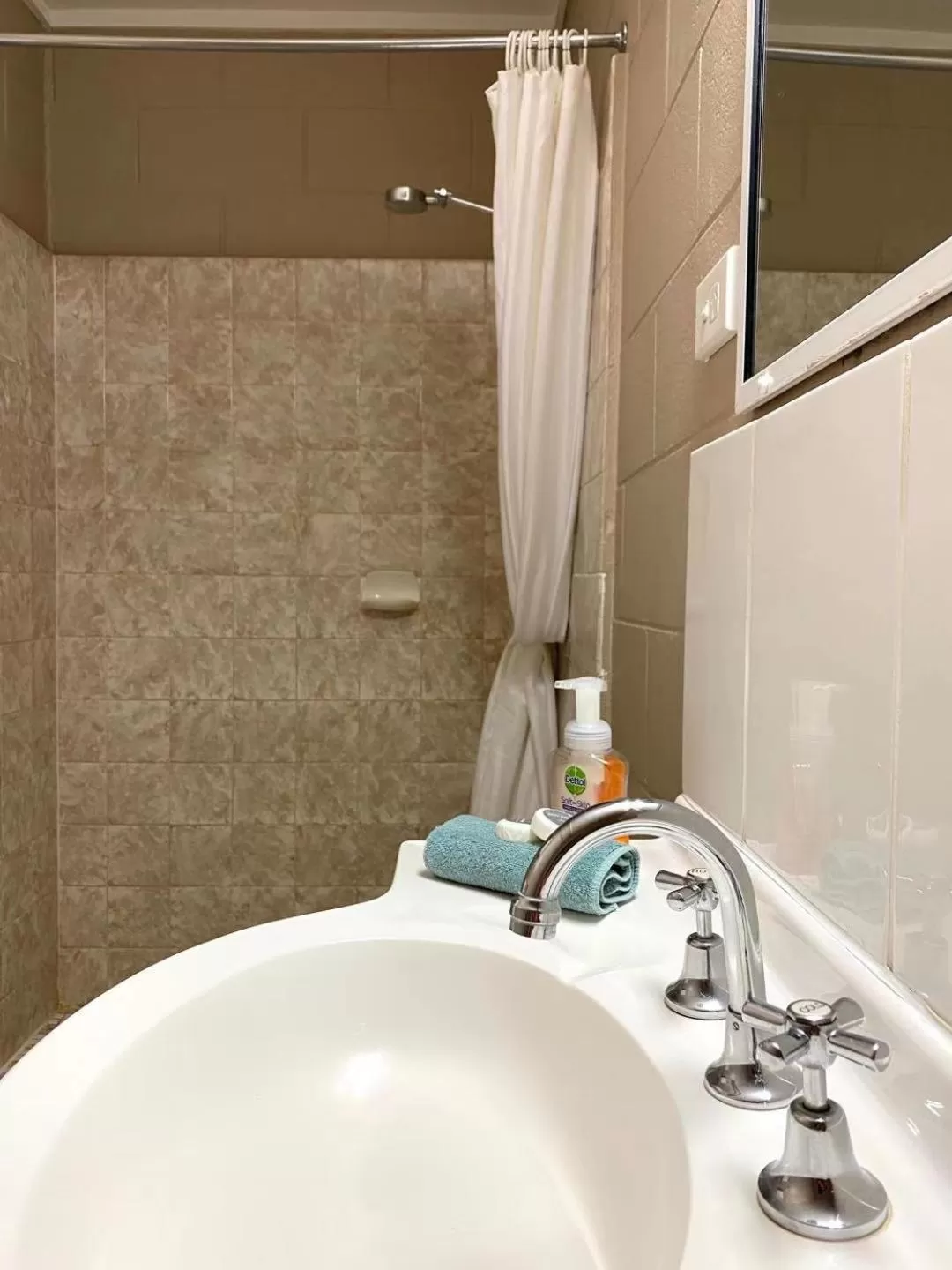 Bathroom in Apollo Motel Parkes