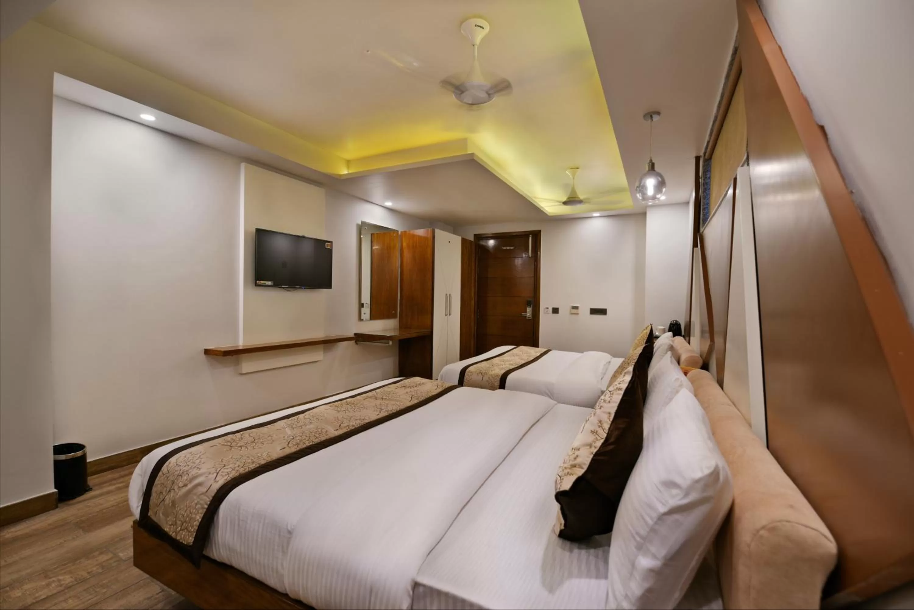 Bed in Hotel Blue Pearl - Free Airport Pick up