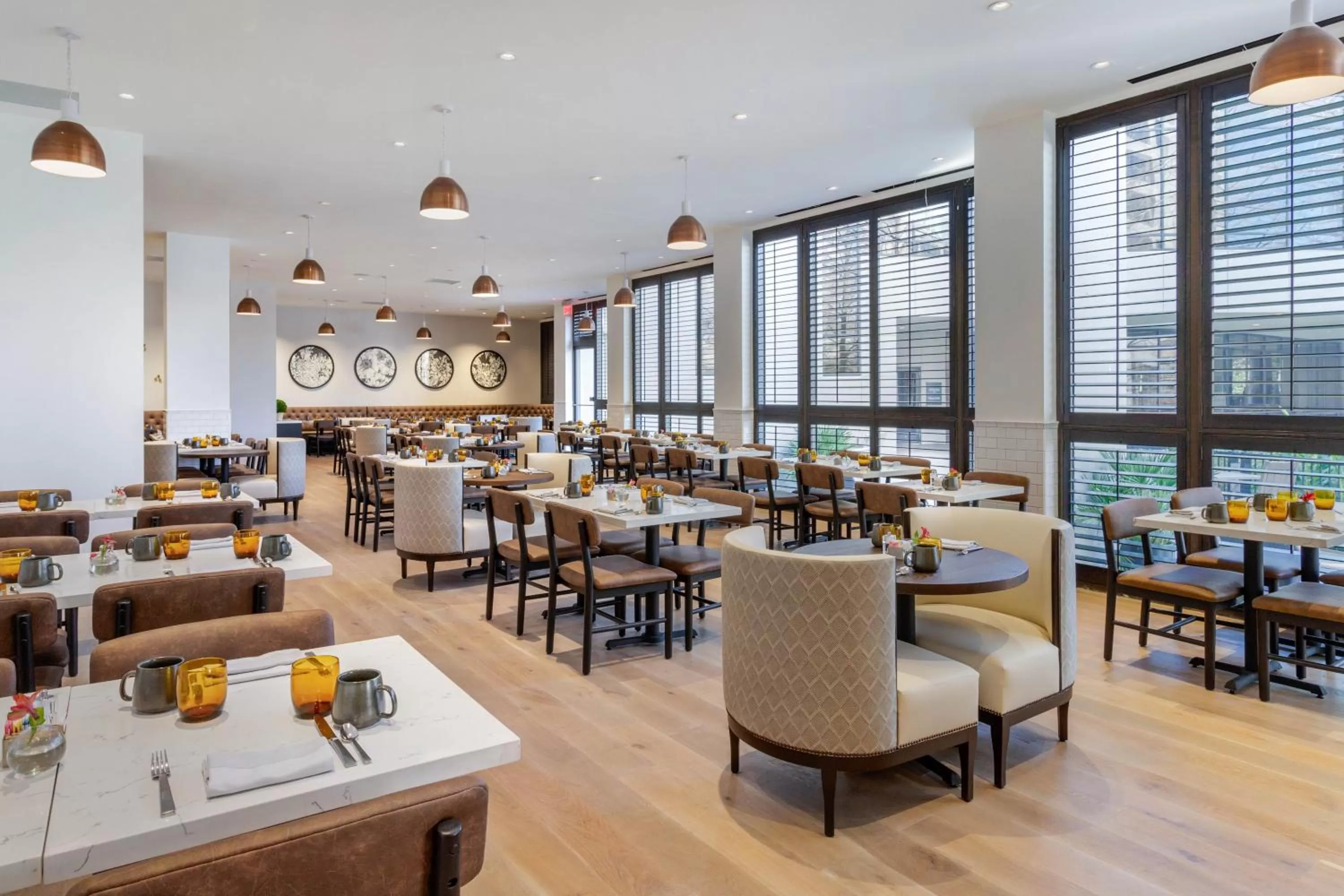 Restaurant/places to eat in Omni Houston Hotel