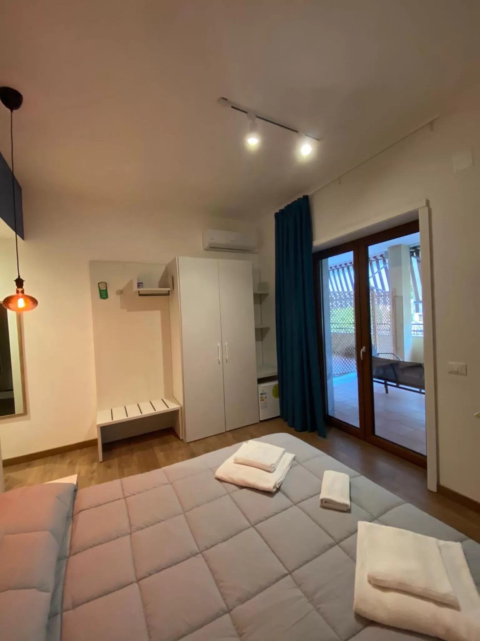 Bed in Sorrento B&amp;D Rooms