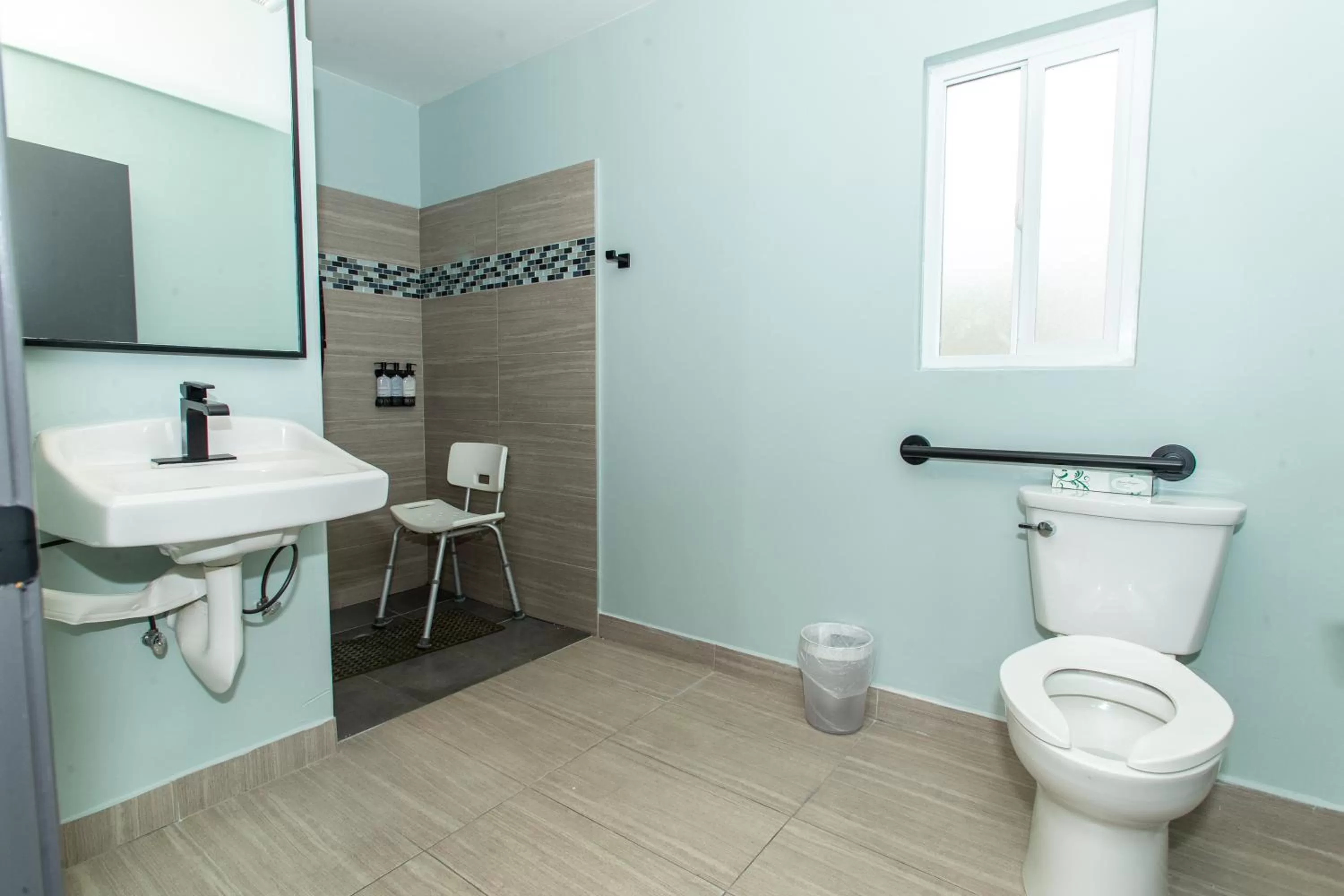 Bathroom in Magnolia Tree Hotel-Maingate/Anaheim Convention Center