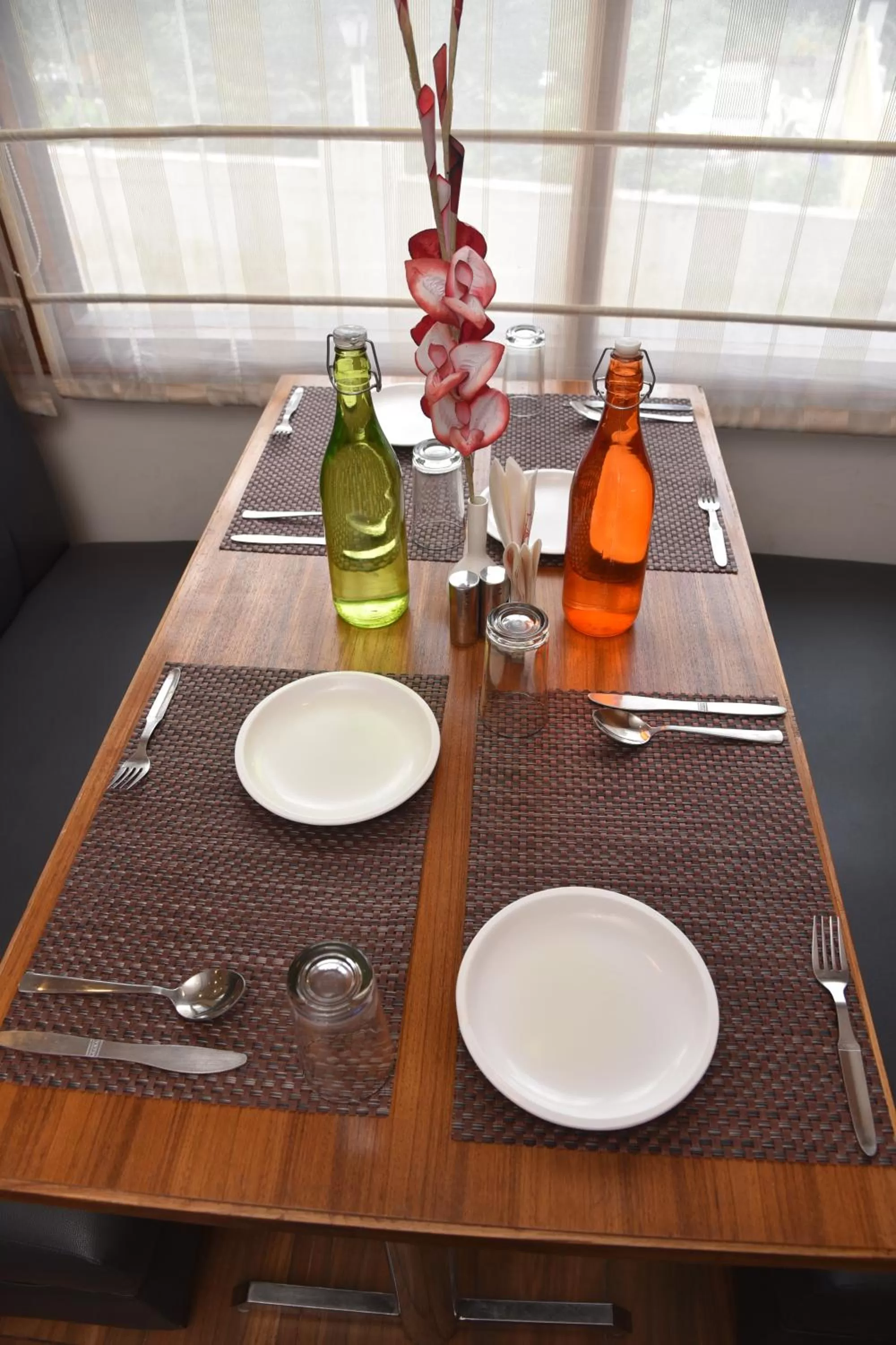 Restaurant/places to eat in Hotel Ambika Resort Manali