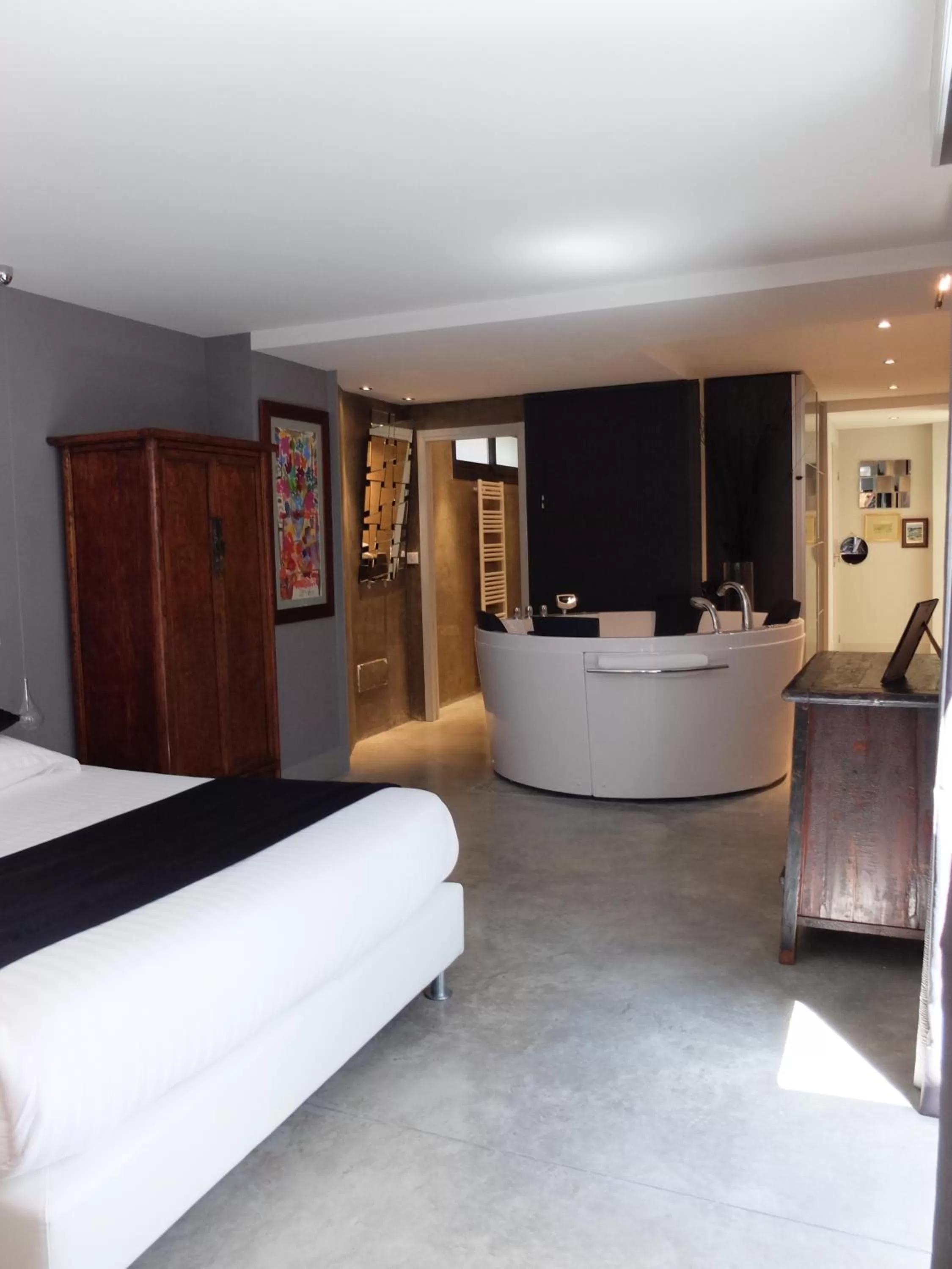 Photo of the whole room, Bed in Be Loft B&B Pool & Spa