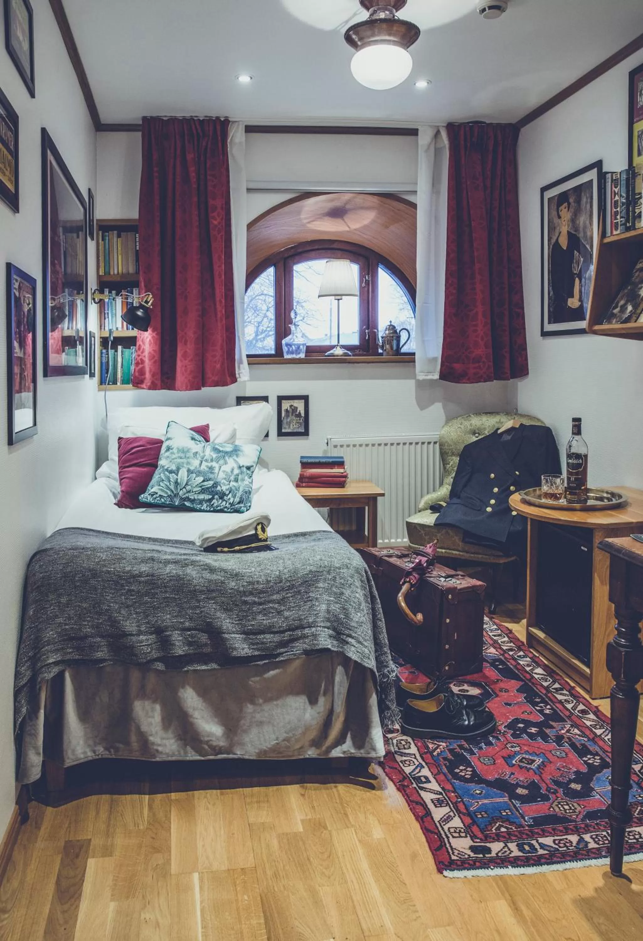 Bed in Hotell Gästis