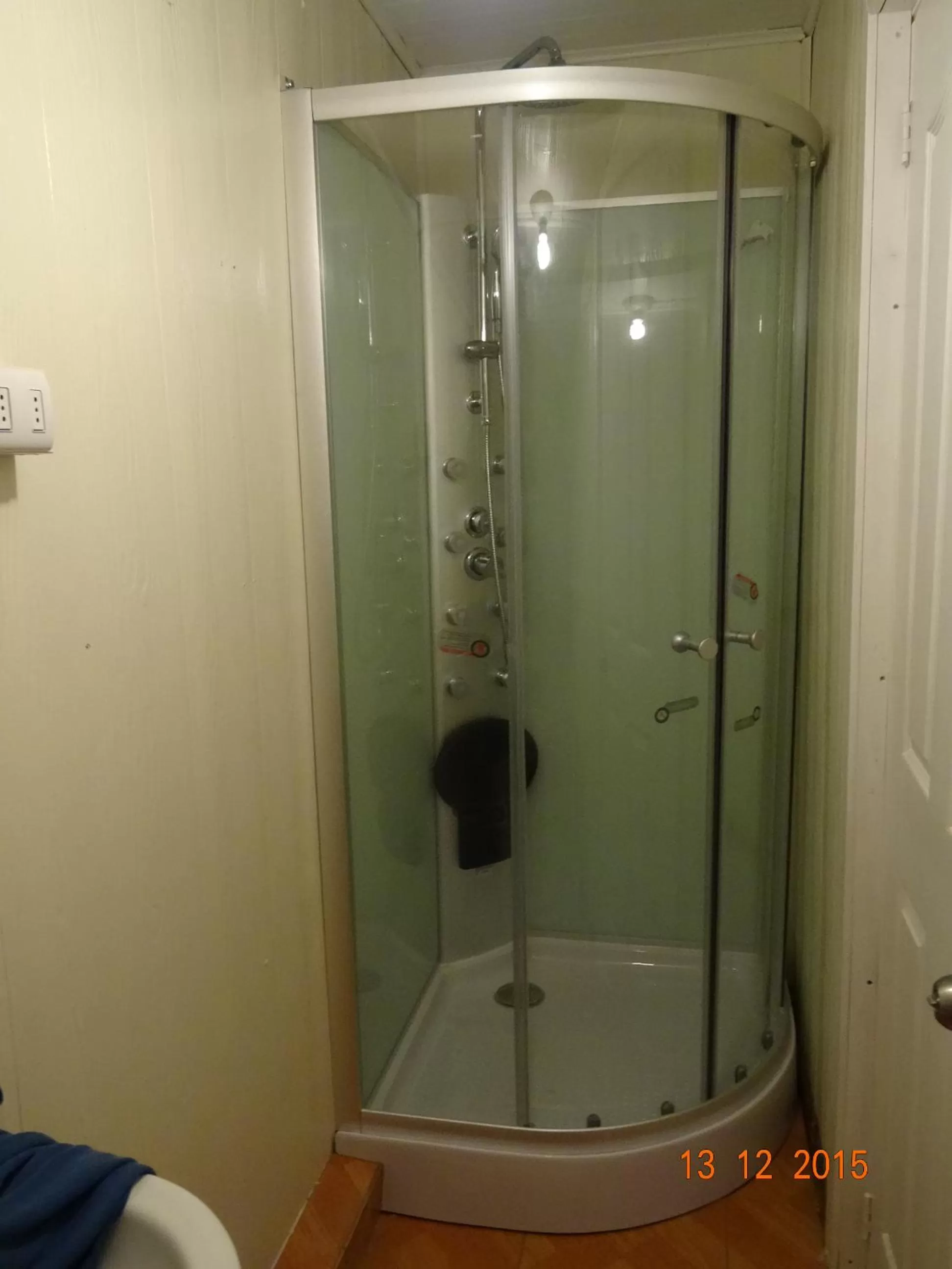 Shower in Hostal Triwe