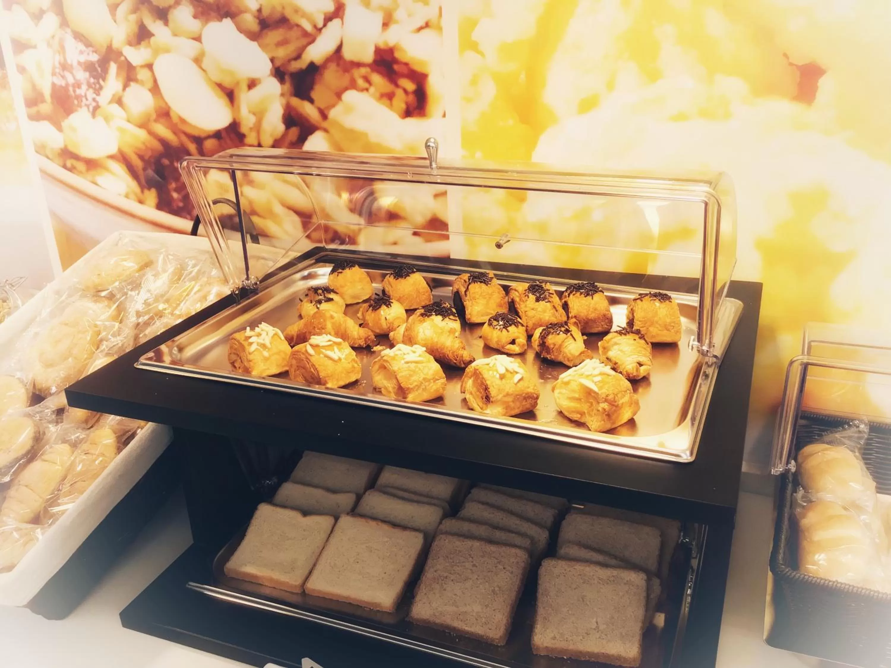 Food and drinks in Hotel Miau