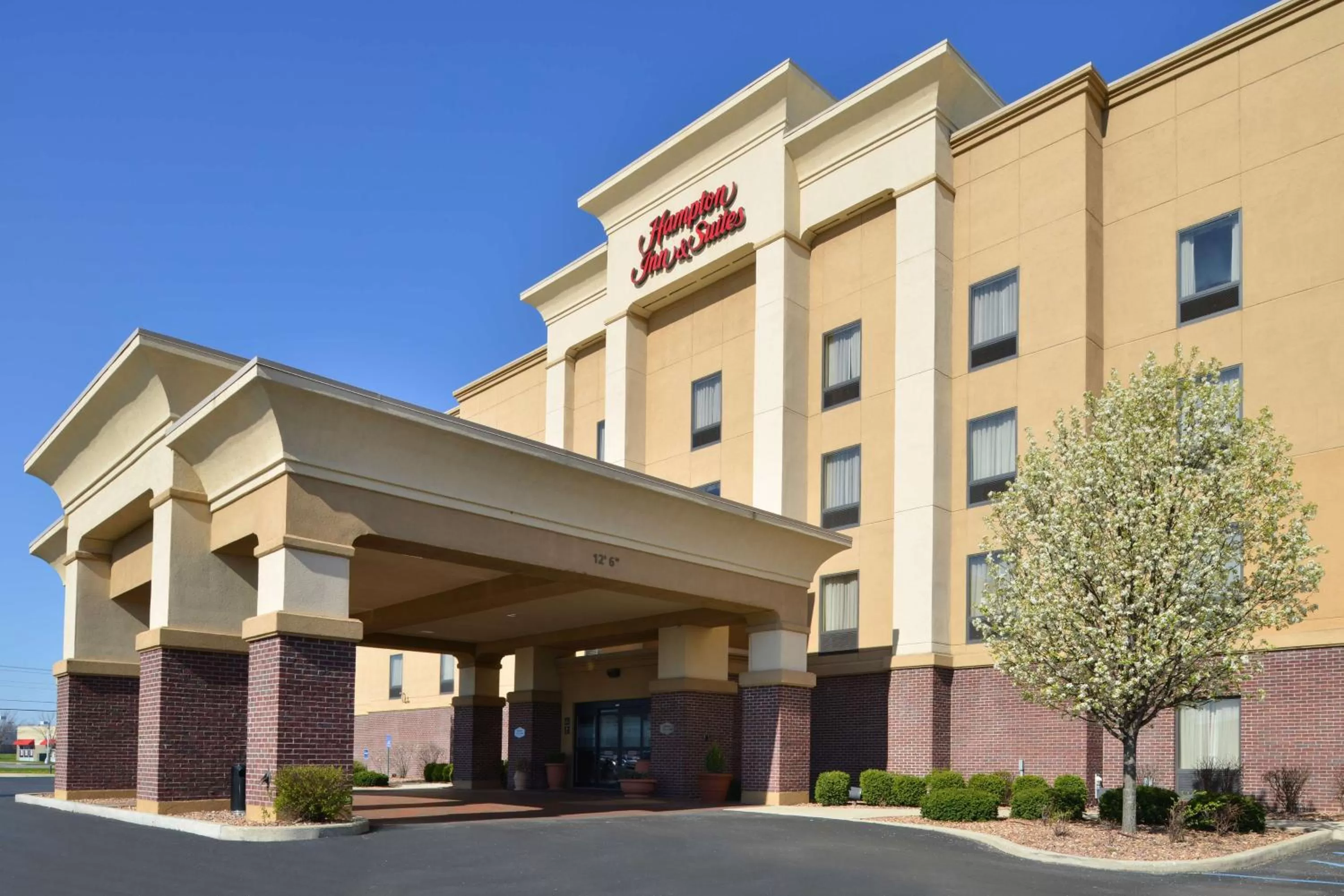 Hampton Inn & Suites Muncie