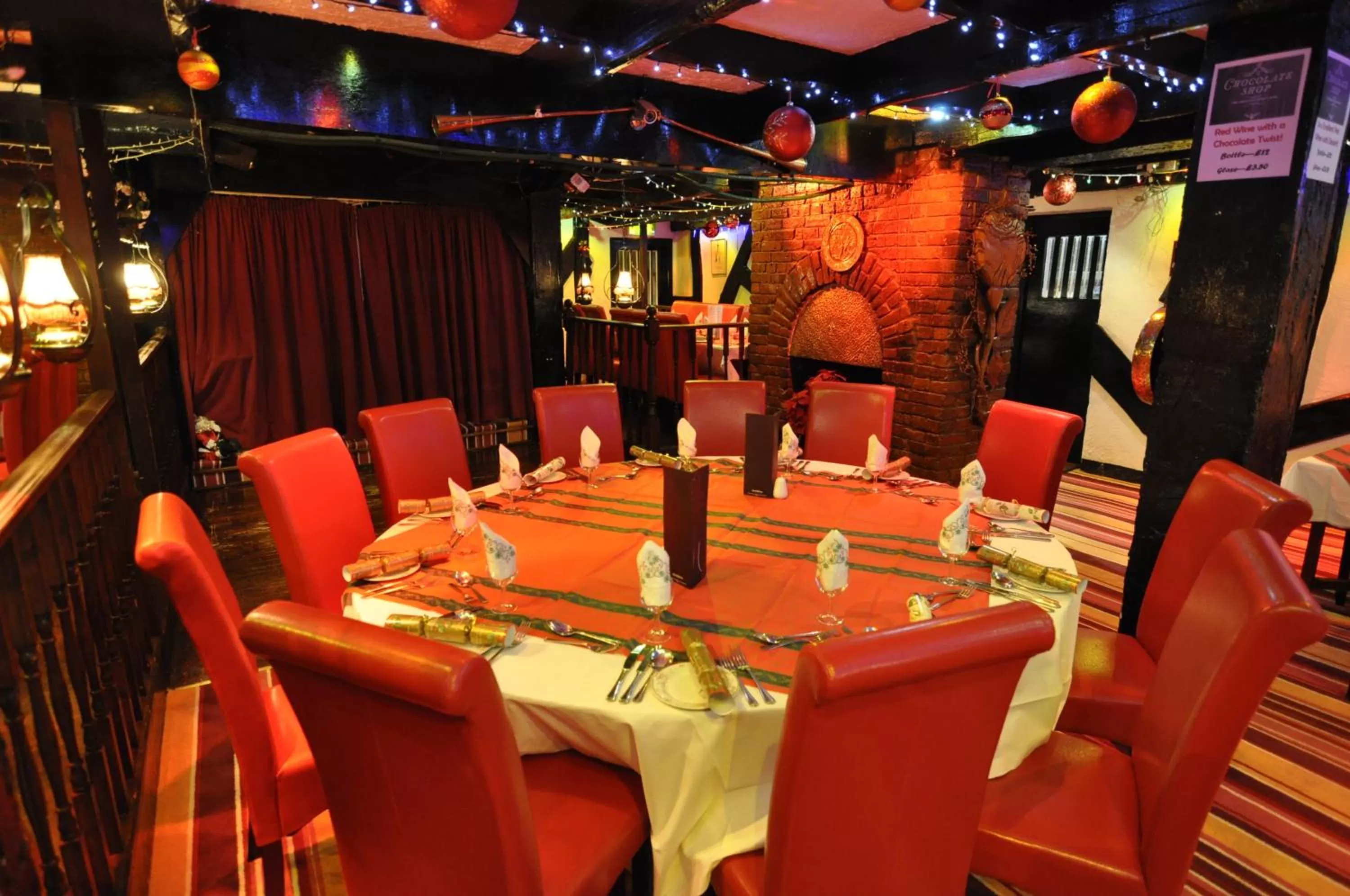 Restaurant/places to eat in The Roundabout Hotel