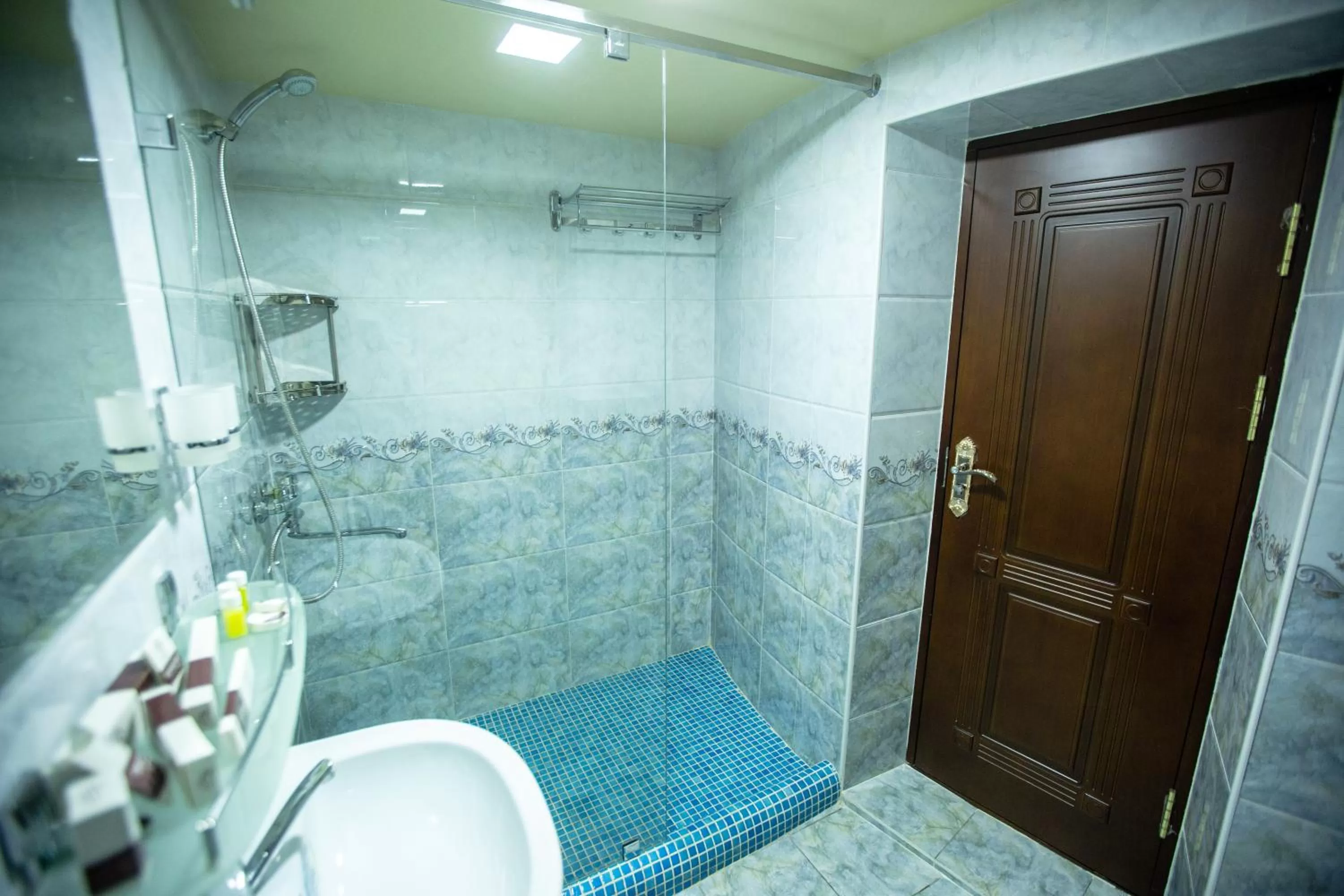 Shower in Mirzo Boutique Hotel