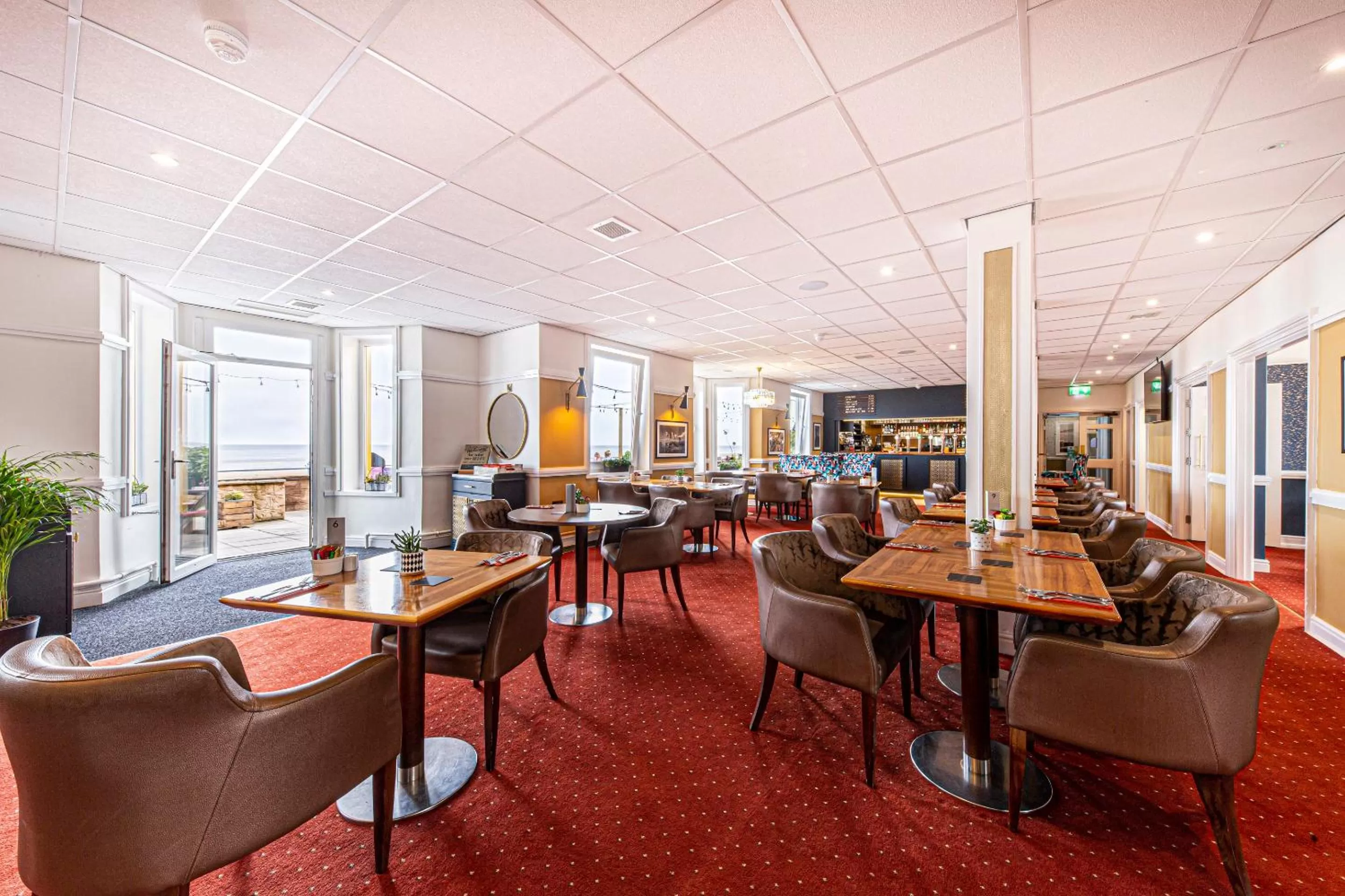 Lounge or bar in The Beaches Hotel and Spa