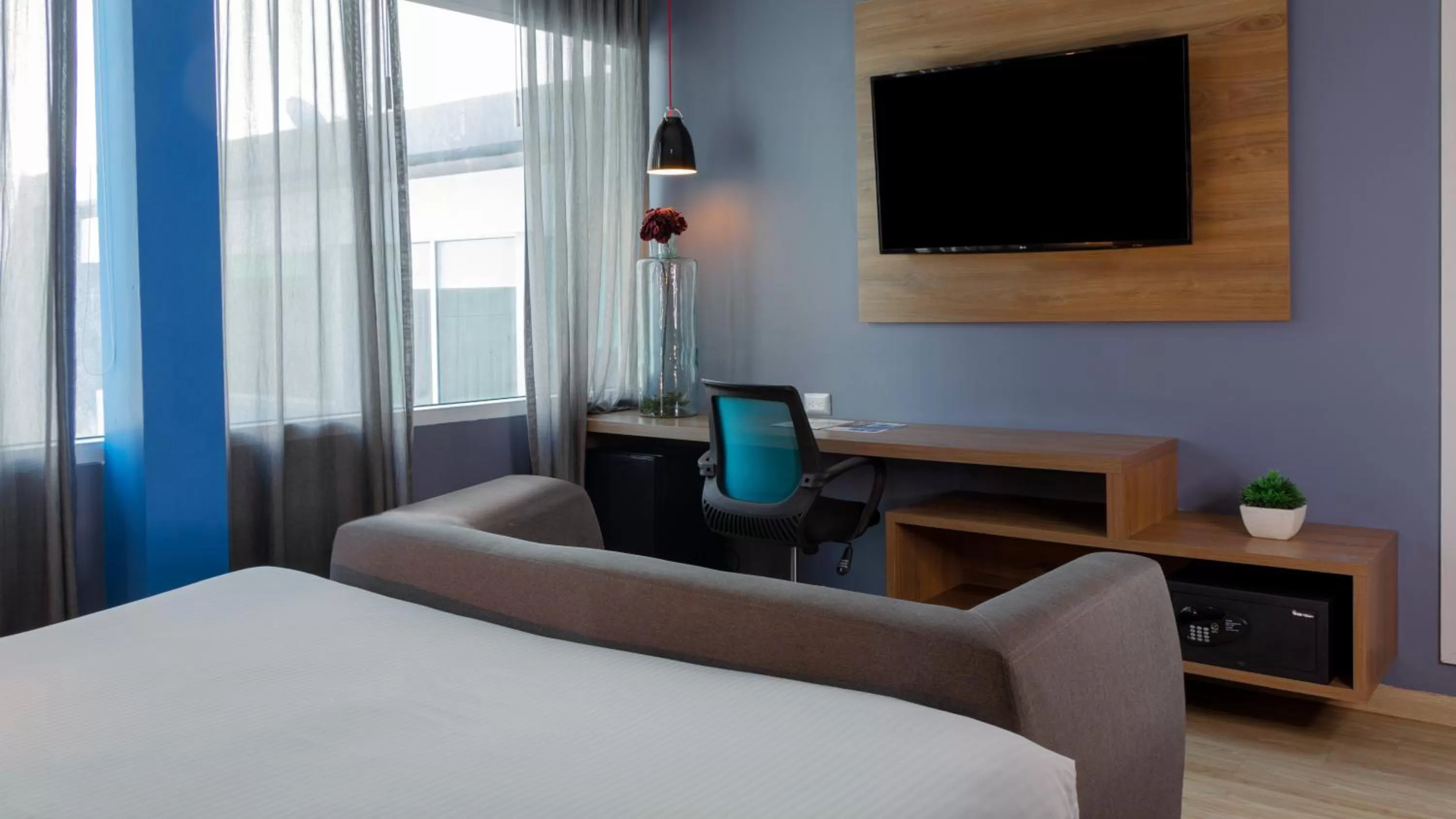 TV and multimedia, Bed in Hotel Blue Concept