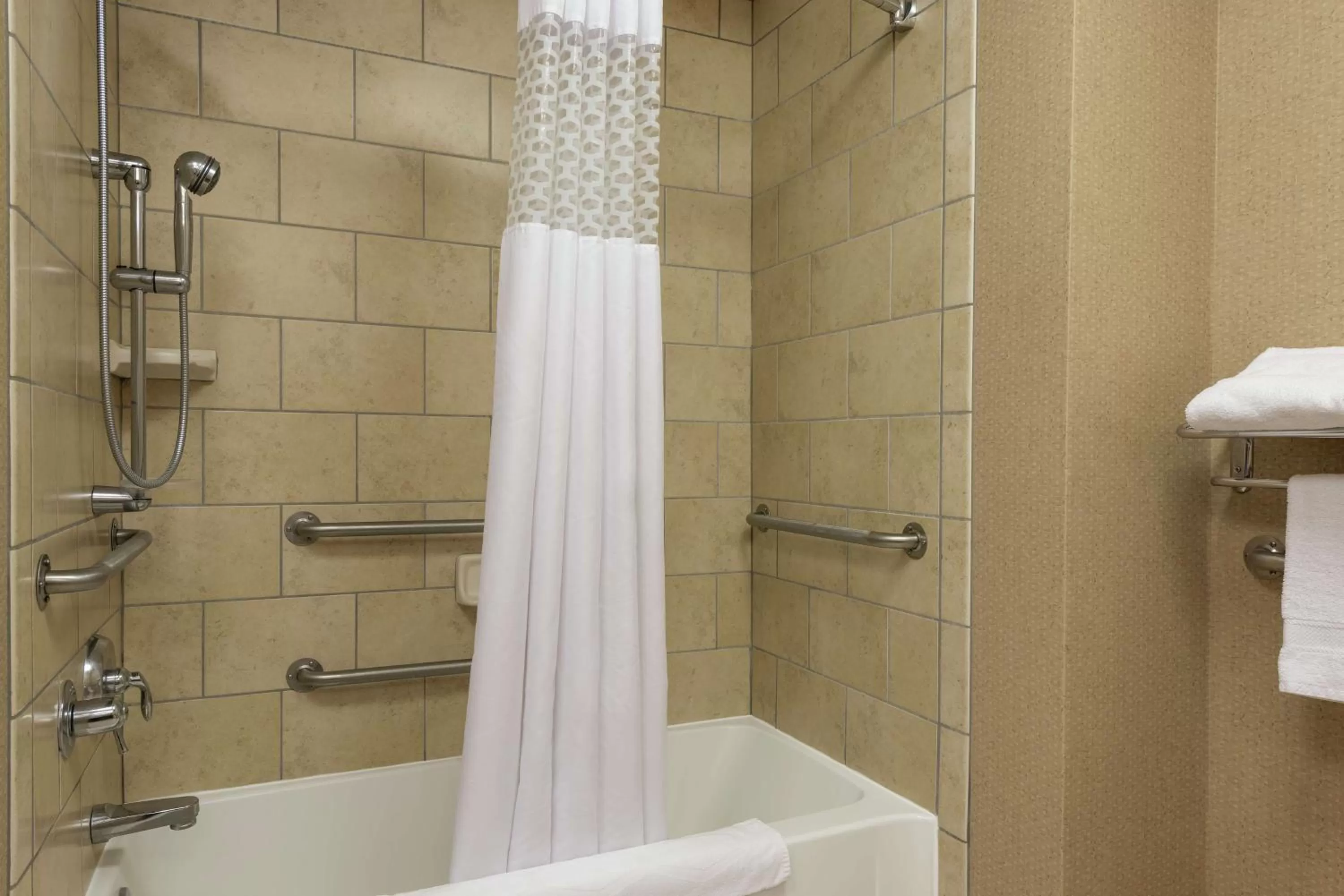 Bathroom in Hampton Inn Warsaw