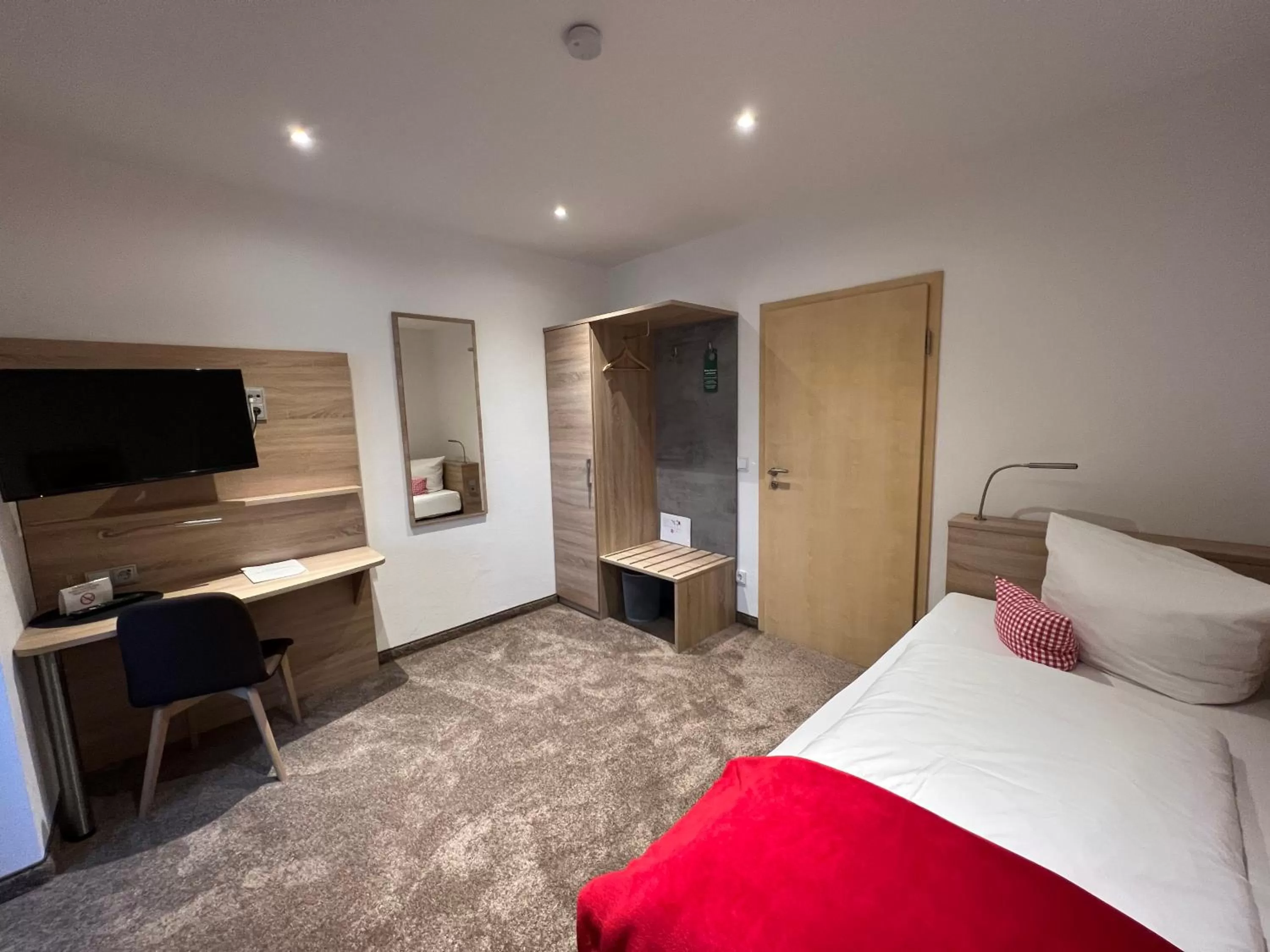 Bed in Hotel & Restaurant Zum Karpfen