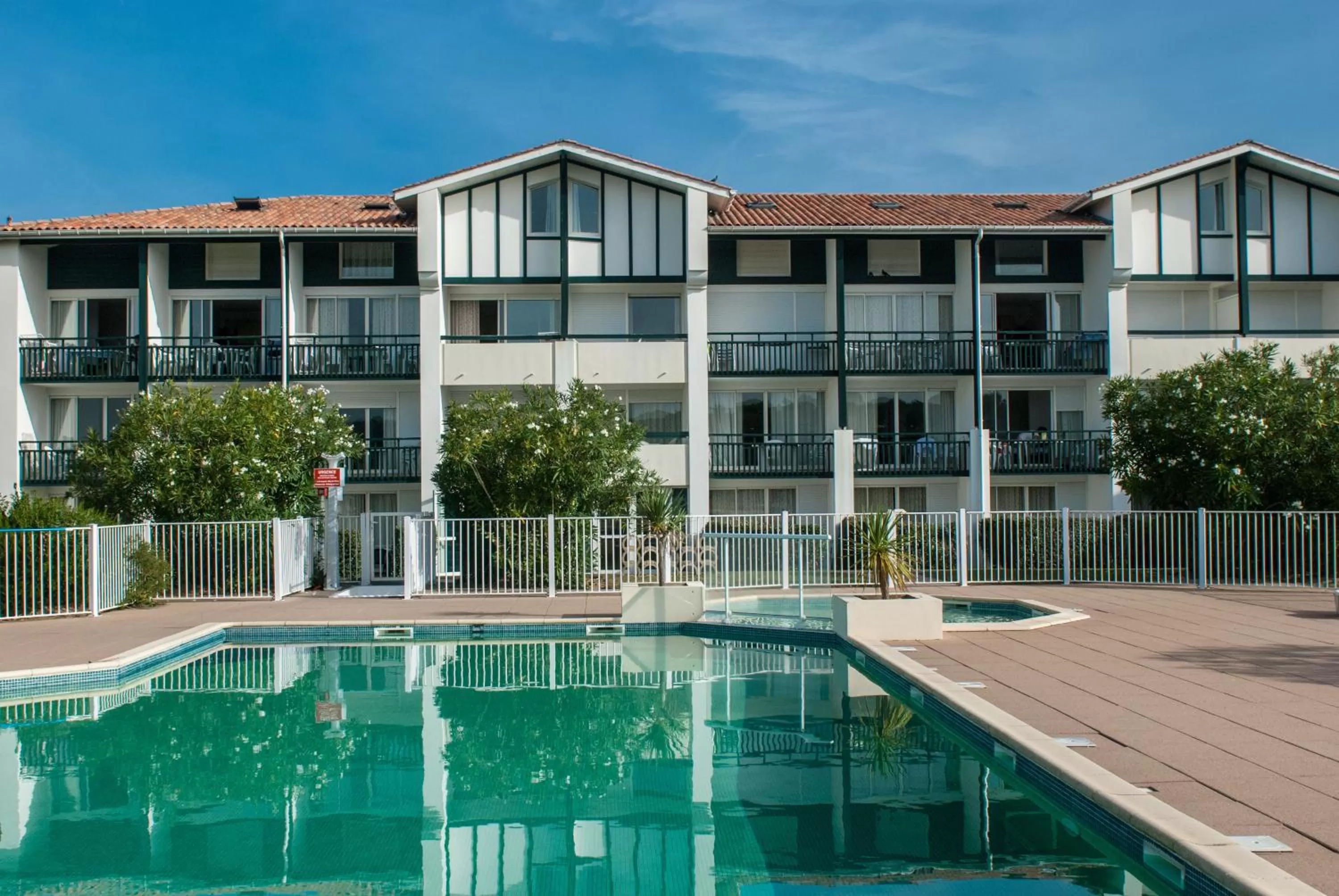 Swimming pool in Résidence Mer & Golf Ilbarritz