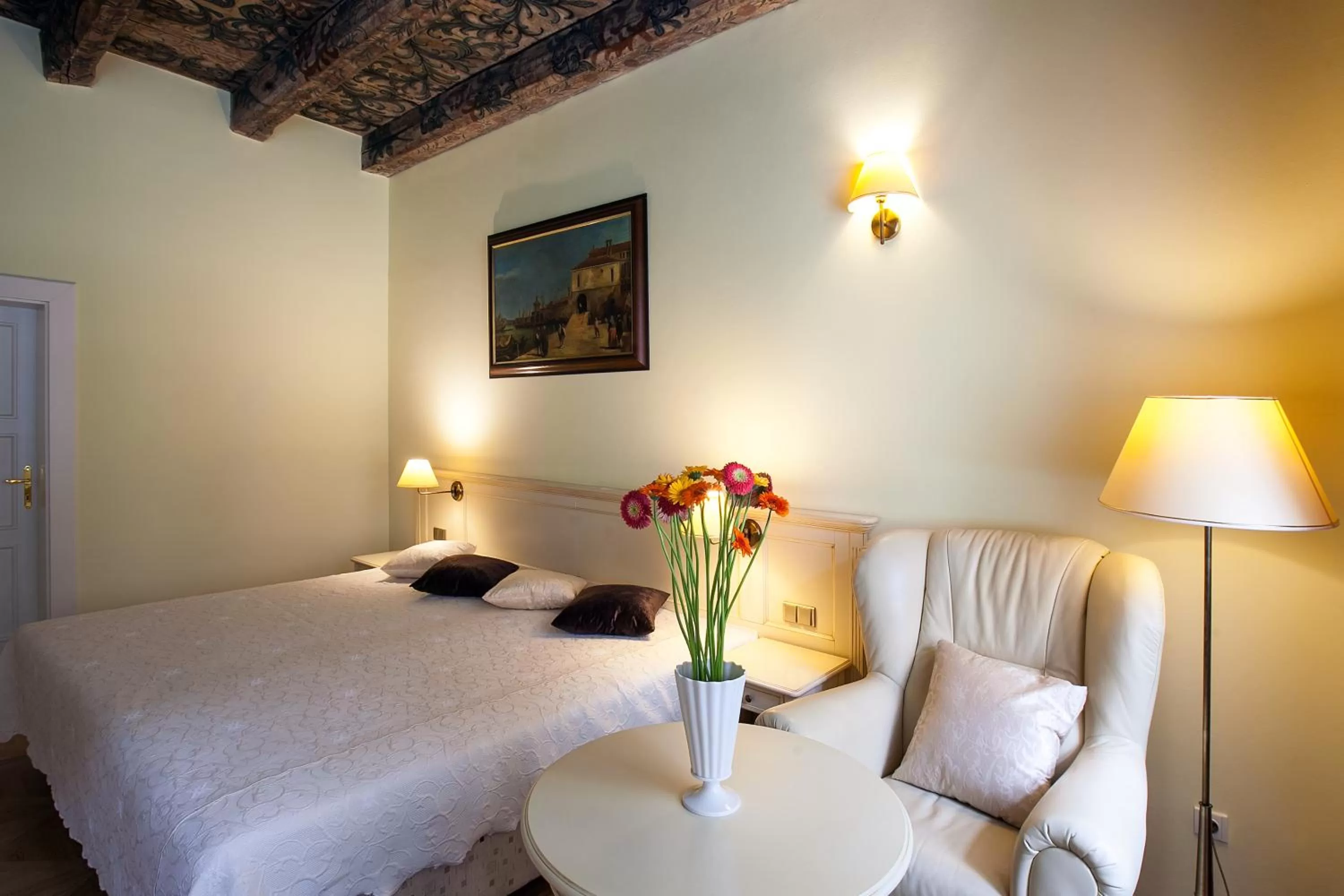 Bed in Tyn Yard Residence