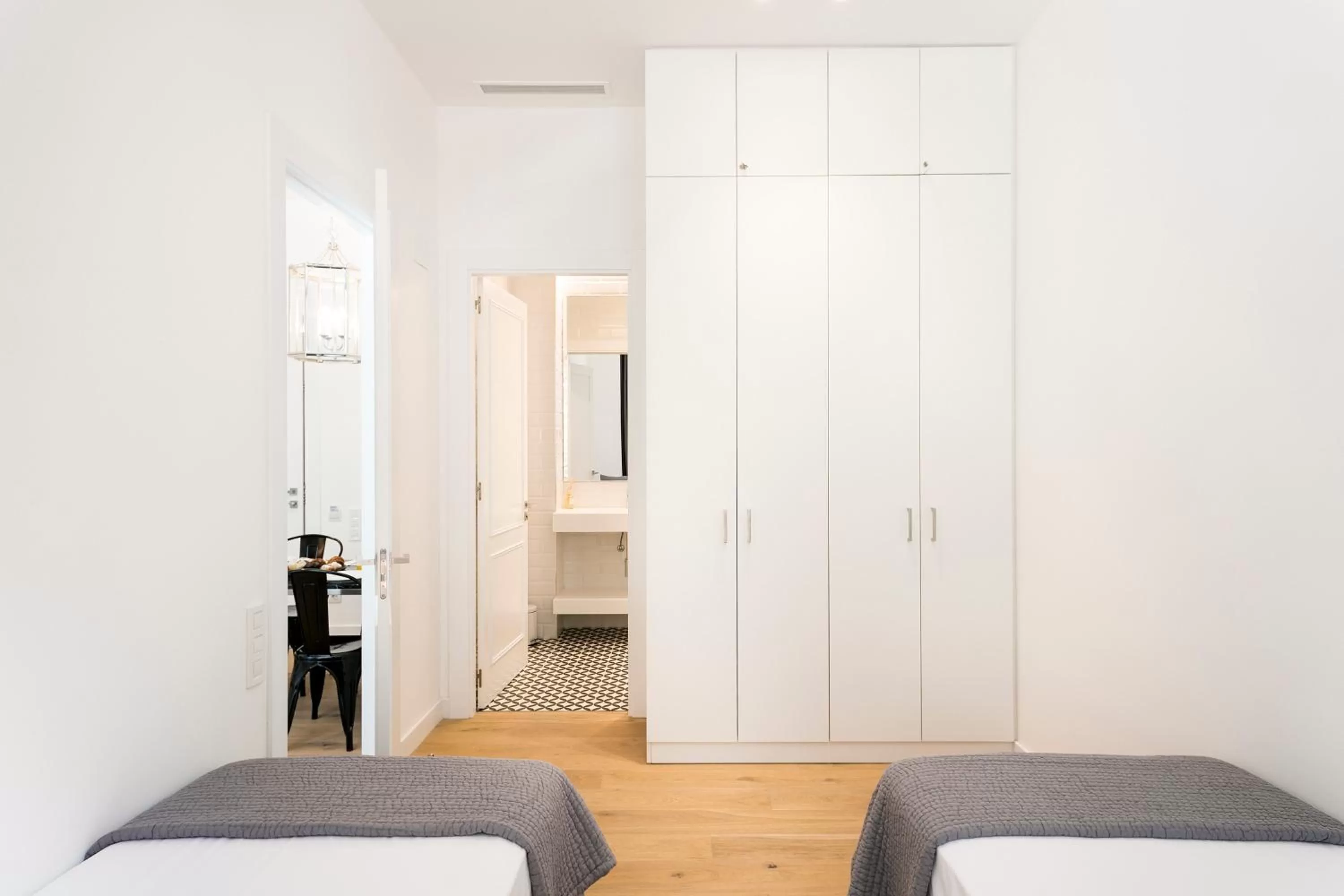 Bathroom, Bed in Murmuri Residence Mercader