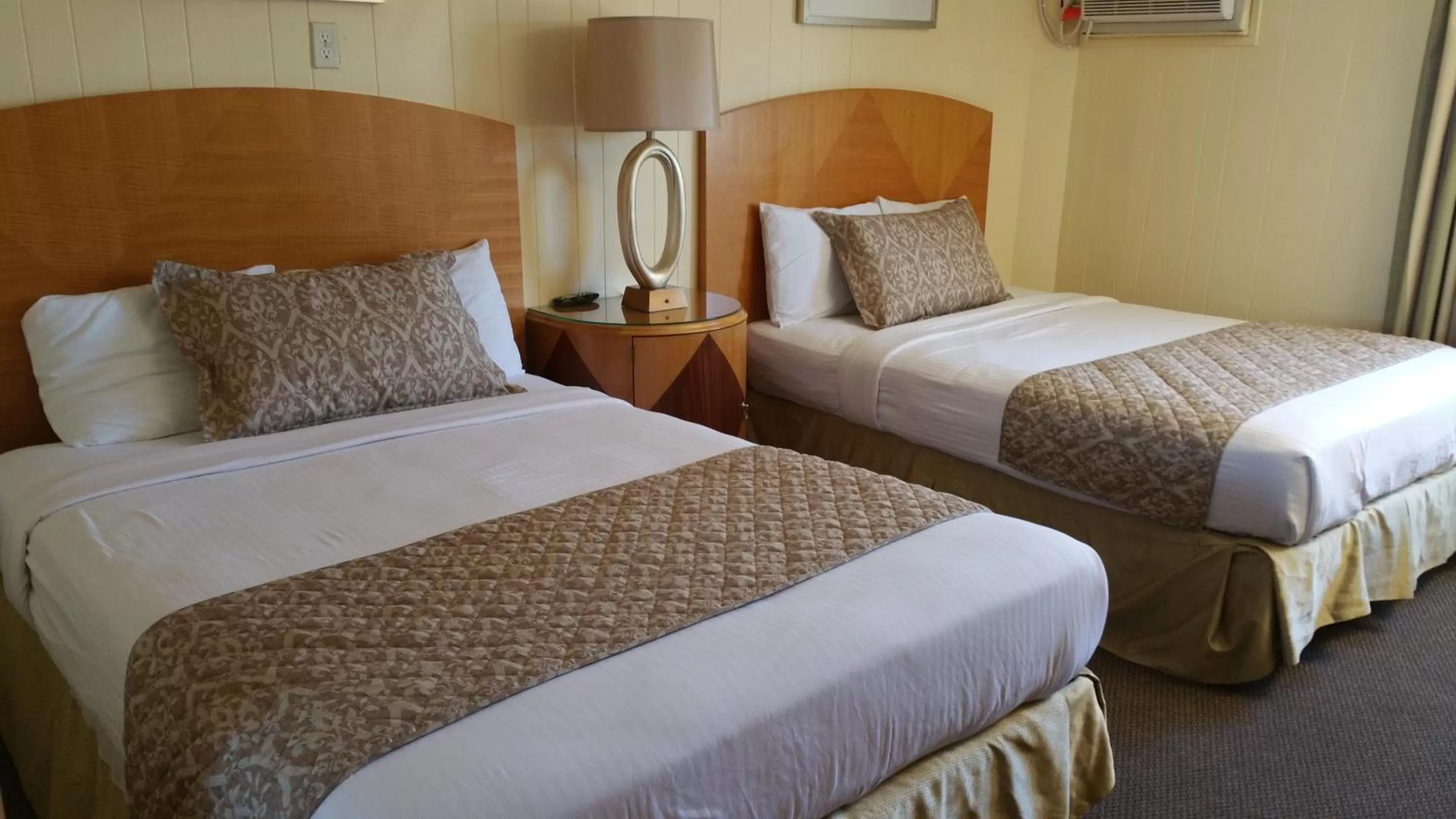 Bed in The Amethyst Beach Motel