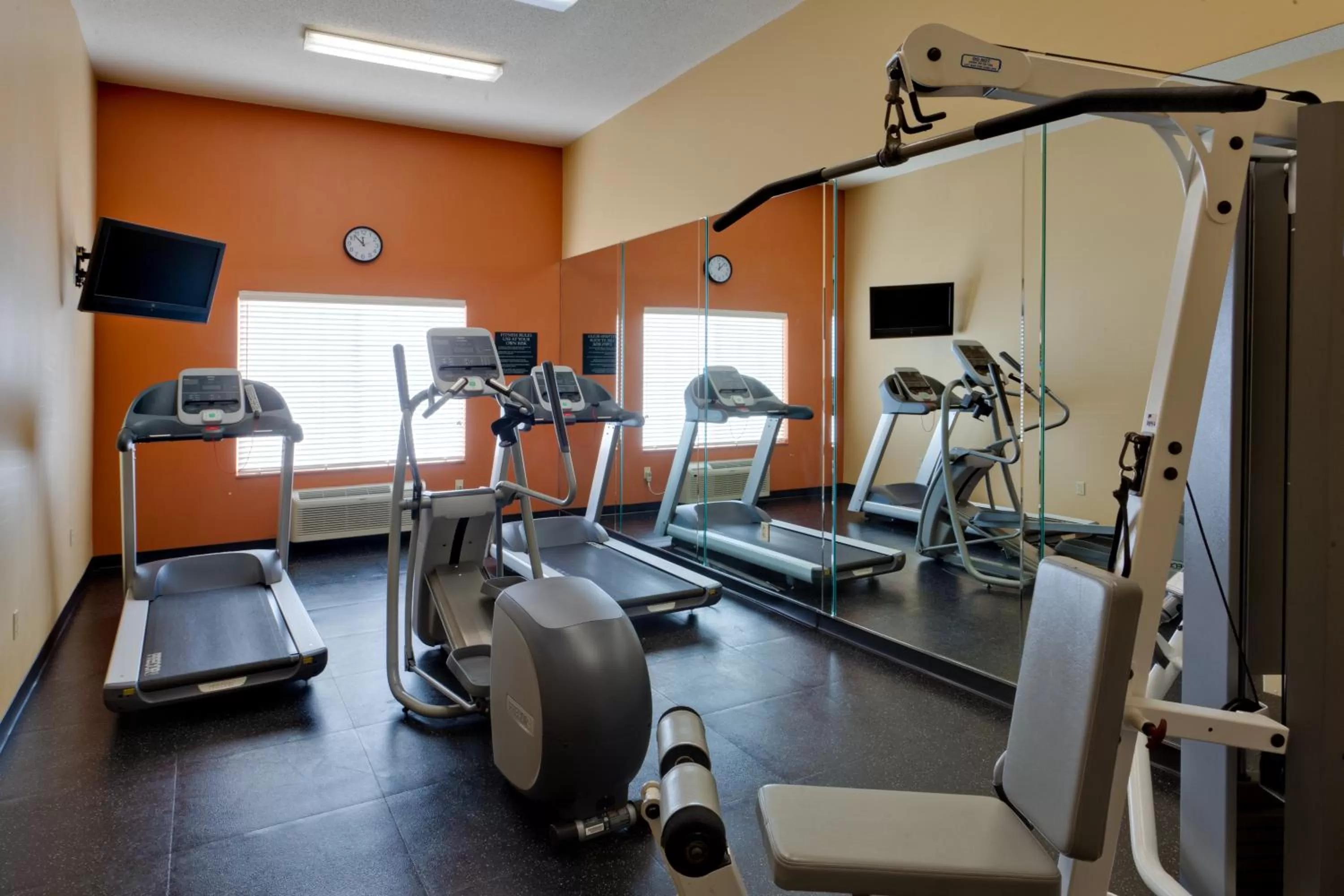 Fitness centre/facilities in Country Inn & Suites by Radisson, Bel Air-Aberdeen, MD
