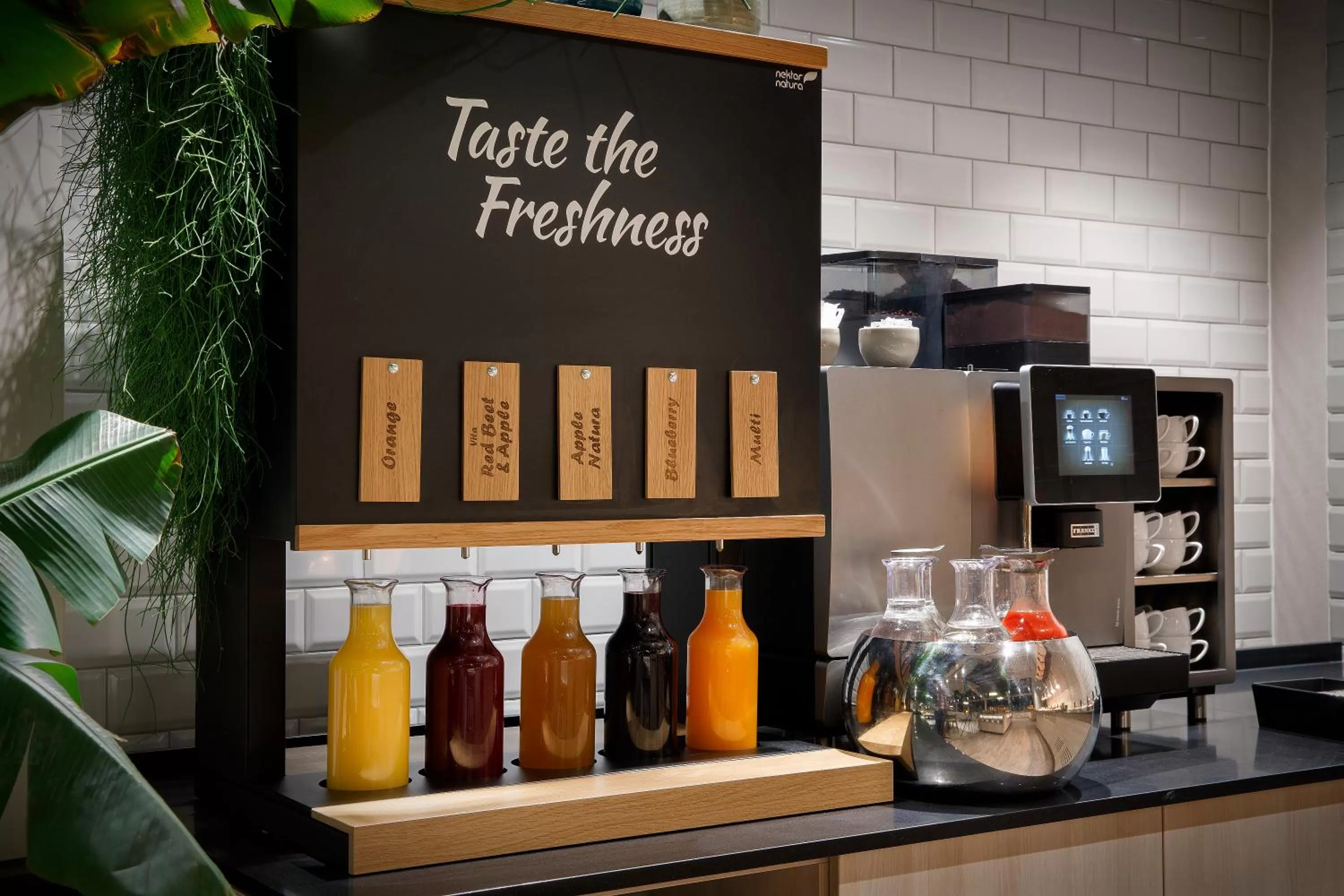 Restaurant/places to eat in Crowne Plaza Berlin City Centre Ku'damm by IHG