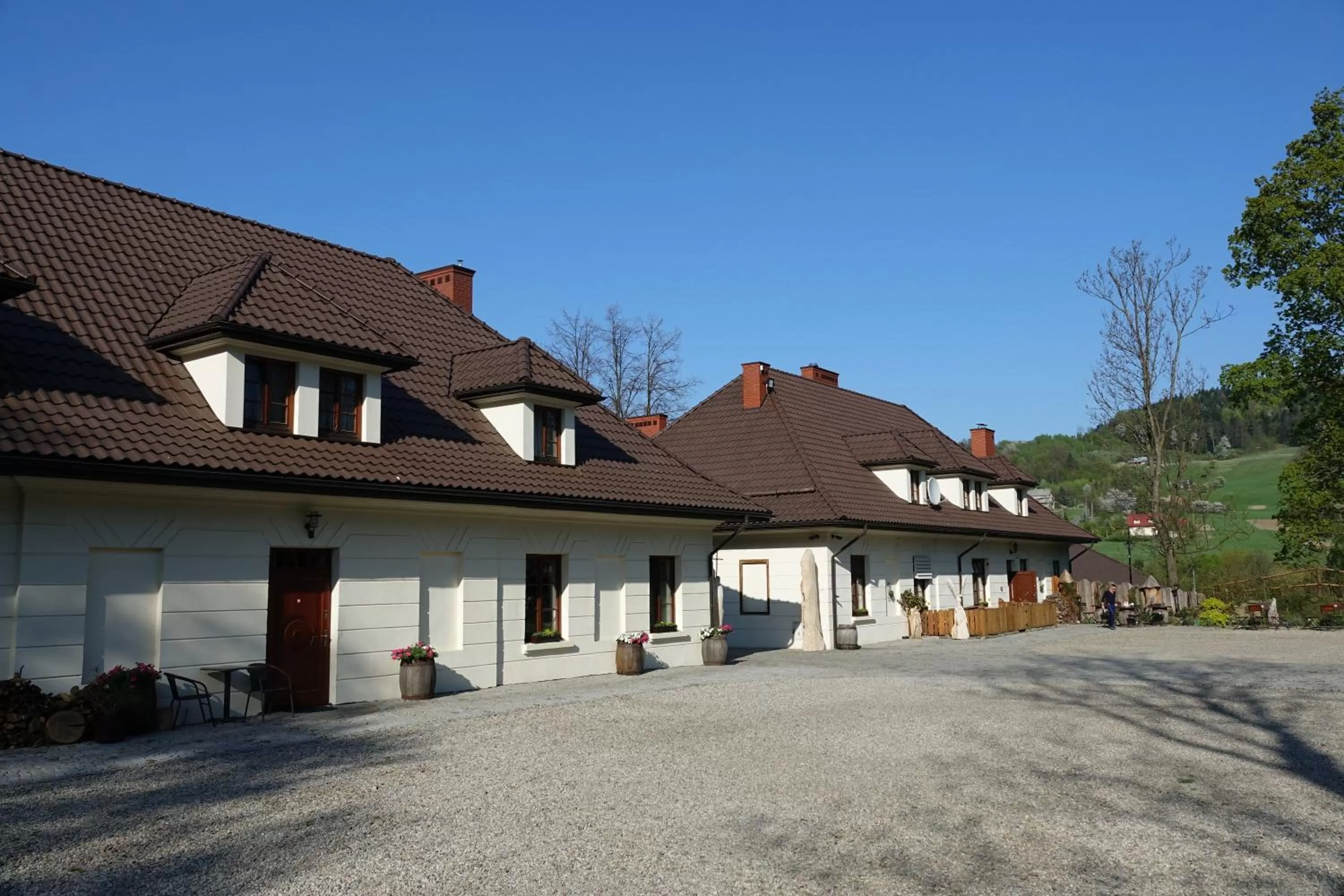Property building in Gościniec Dworski w Ropie - Pokoje gościnne