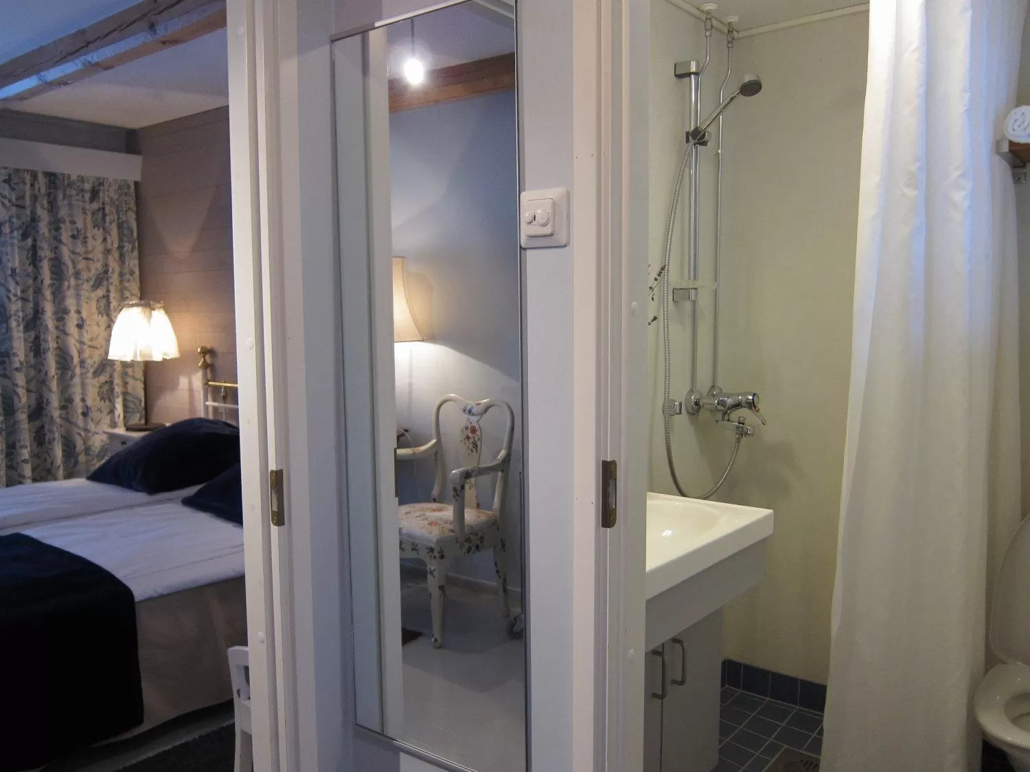 Bathroom, Bed in Tertin Kartano