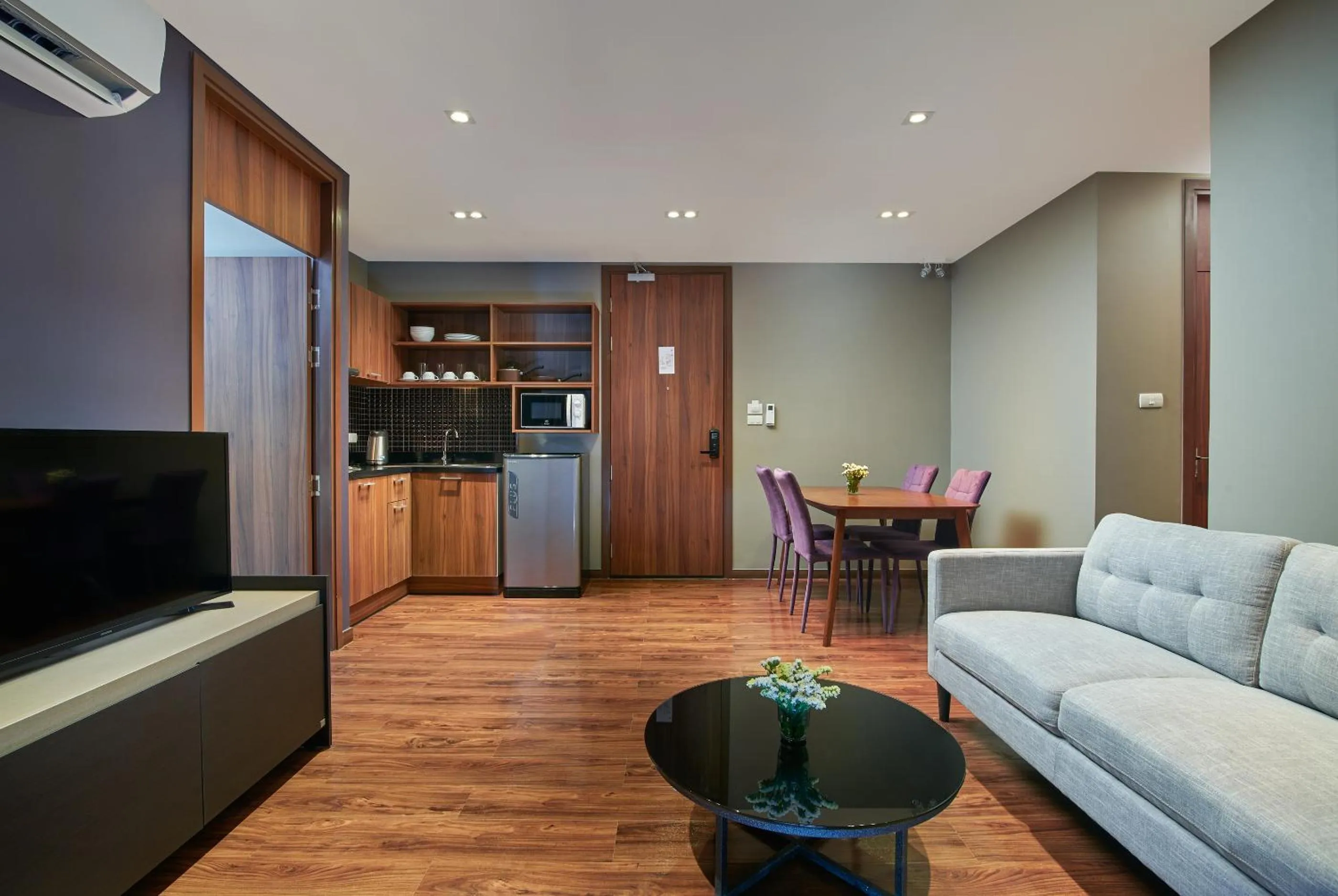 TV and multimedia in Amp Am House Bangkok Hotel